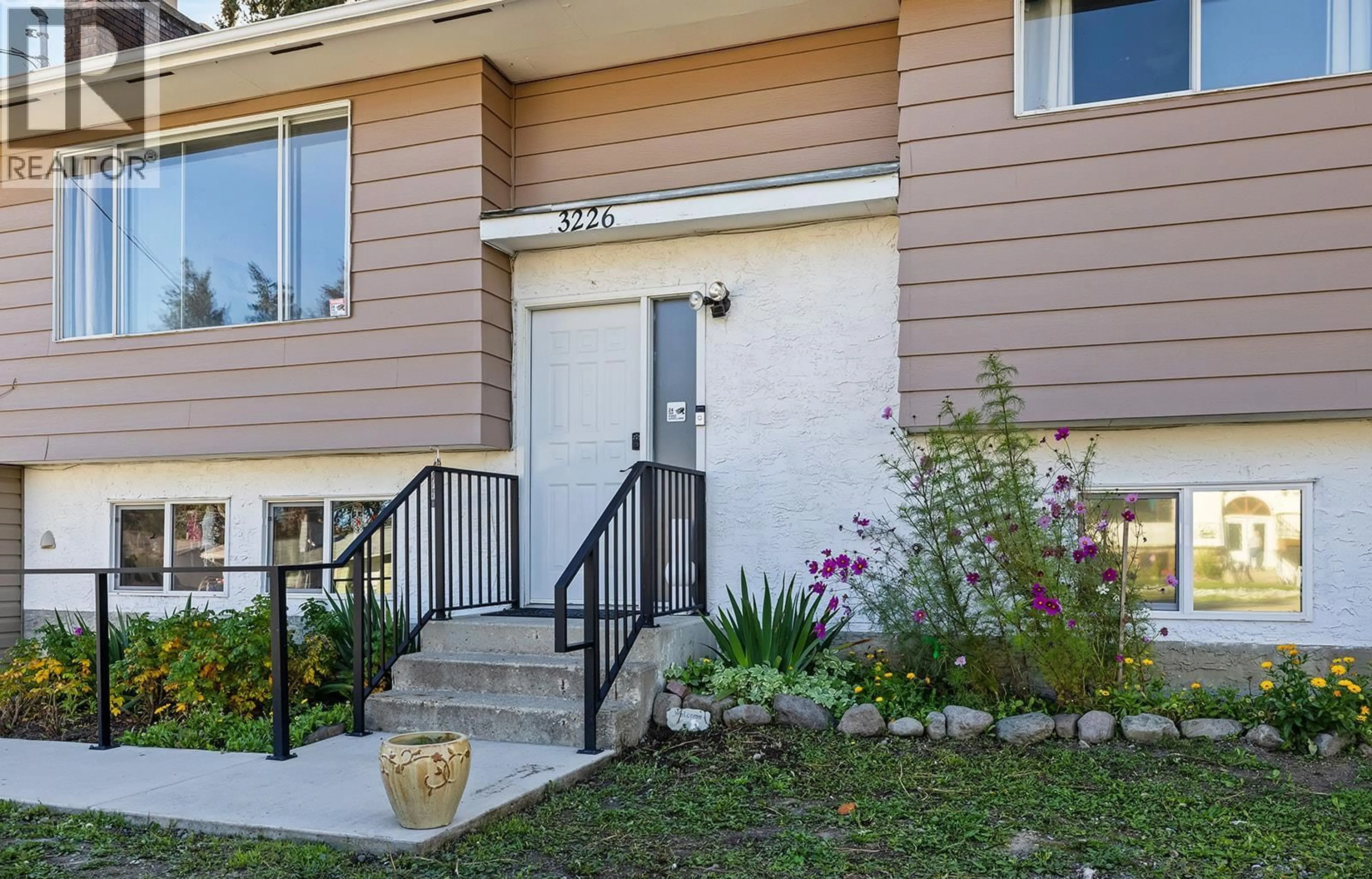 Indoor entryway for 3226 MCMAHON ROAD, West Kelowna British Columbia V4T1E9