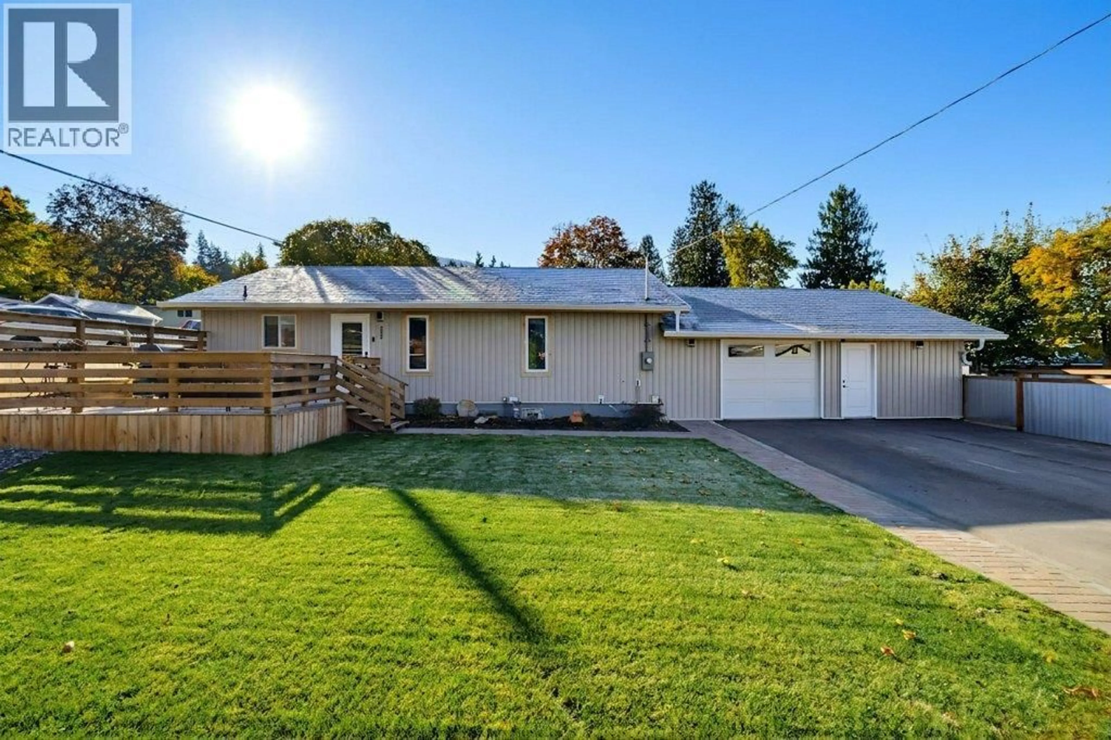 A pic from outside/outdoor area/front of a property/back of a property/a pic from drone, street for 280 5 AVENUE SOUTHEAST, Salmon Arm British Columbia V1E4G7