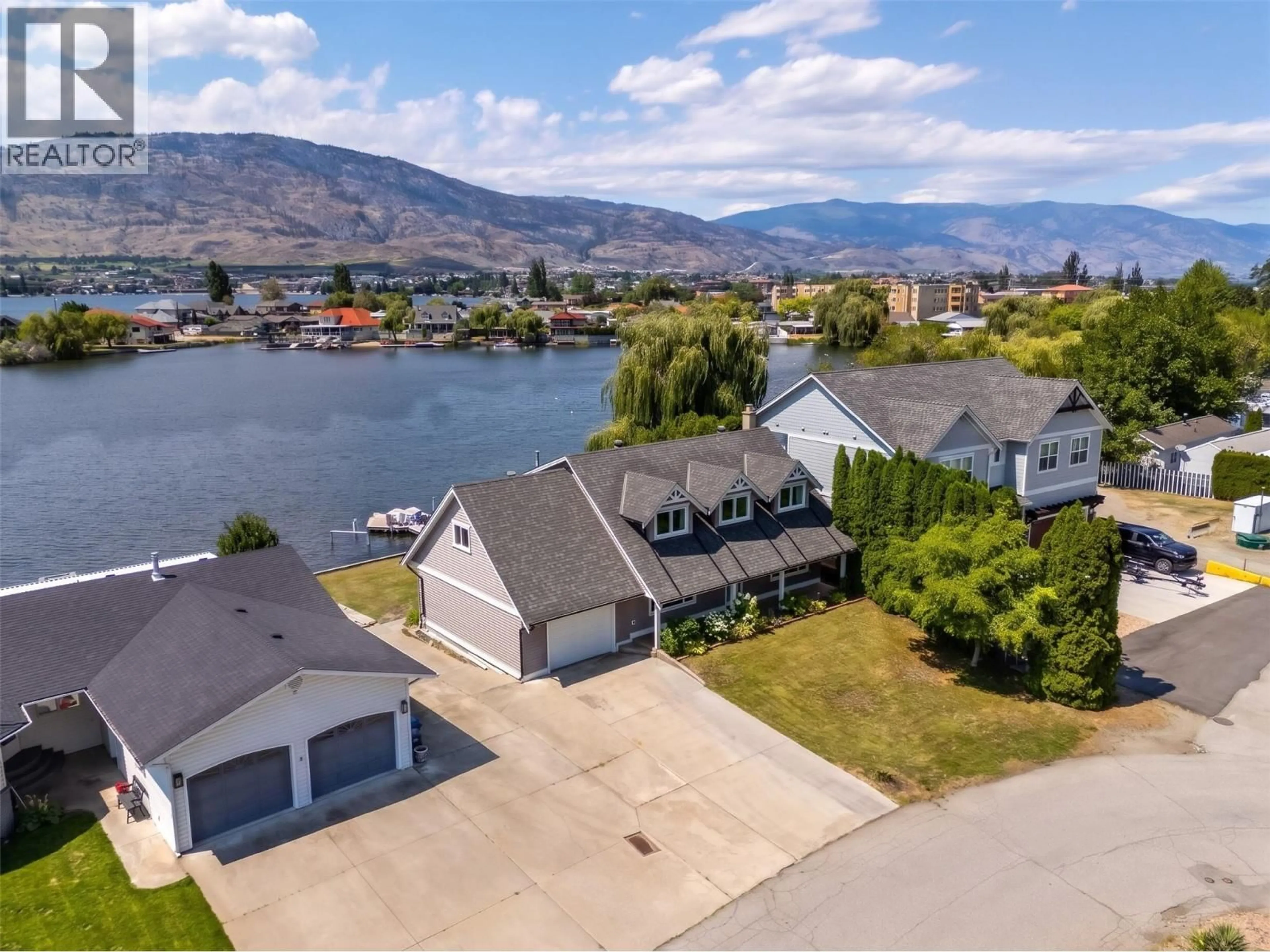 A pic from outside/outdoor area/front of a property/back of a property/a pic from drone, water/lake/river/ocean view for 40 BAYVIEW CRESCENT, Osoyoos British Columbia V0H1V6