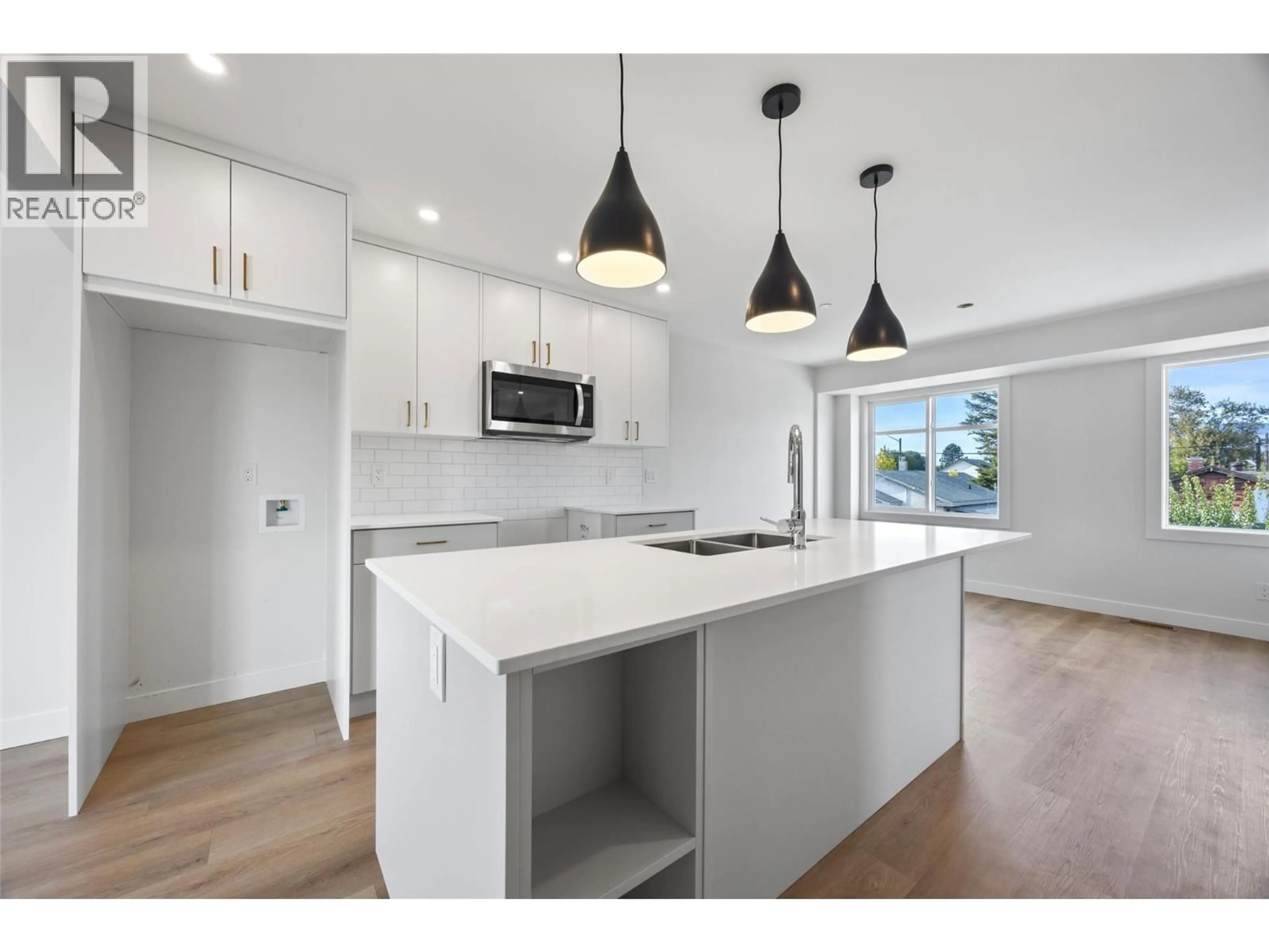 Open concept kitchen, unknown for 149 PARK STREET, Kamloops British Columbia V2B4A7