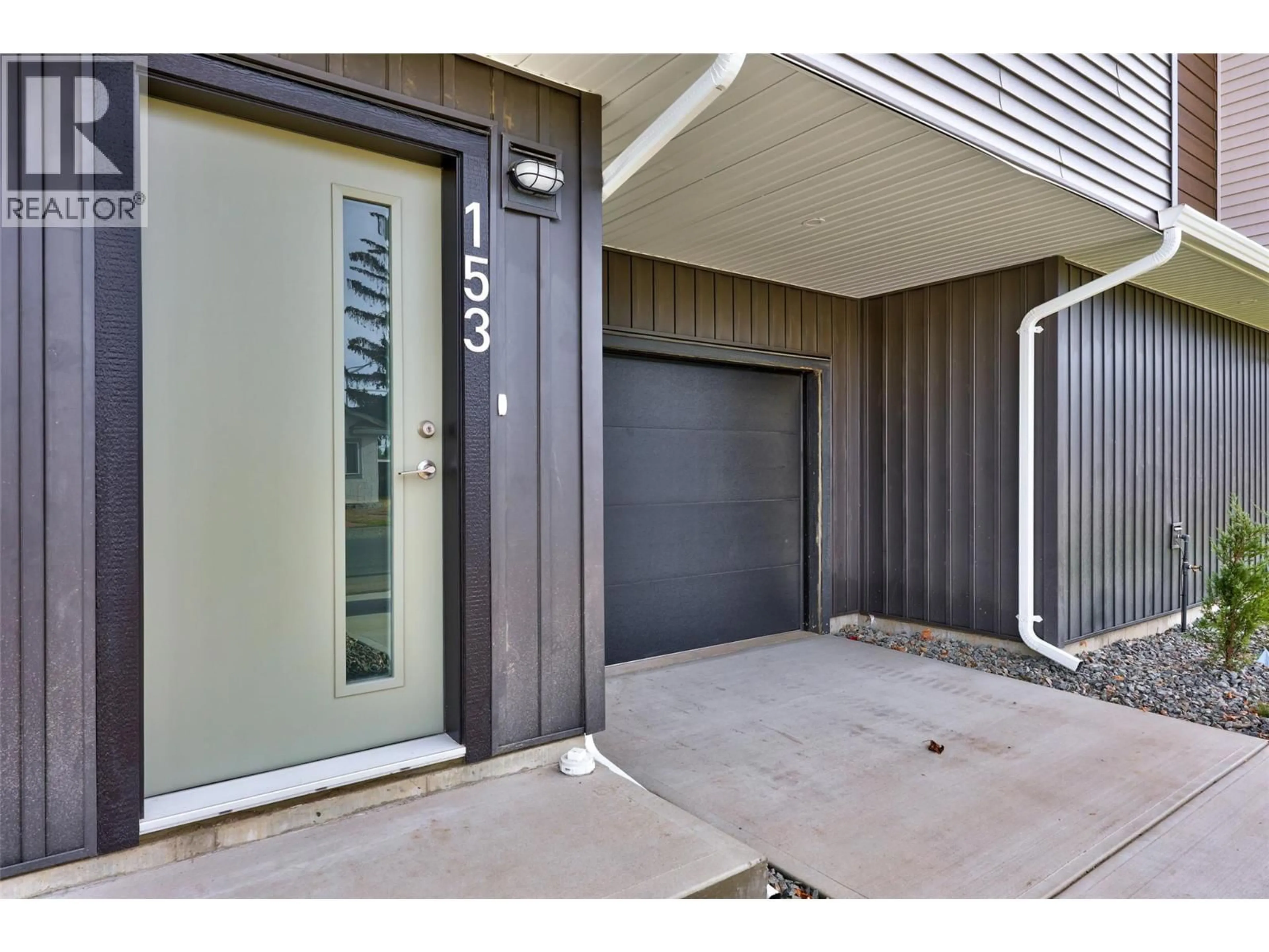 Indoor entryway for 153 PARK STREET, Kamloops British Columbia V2B4A7