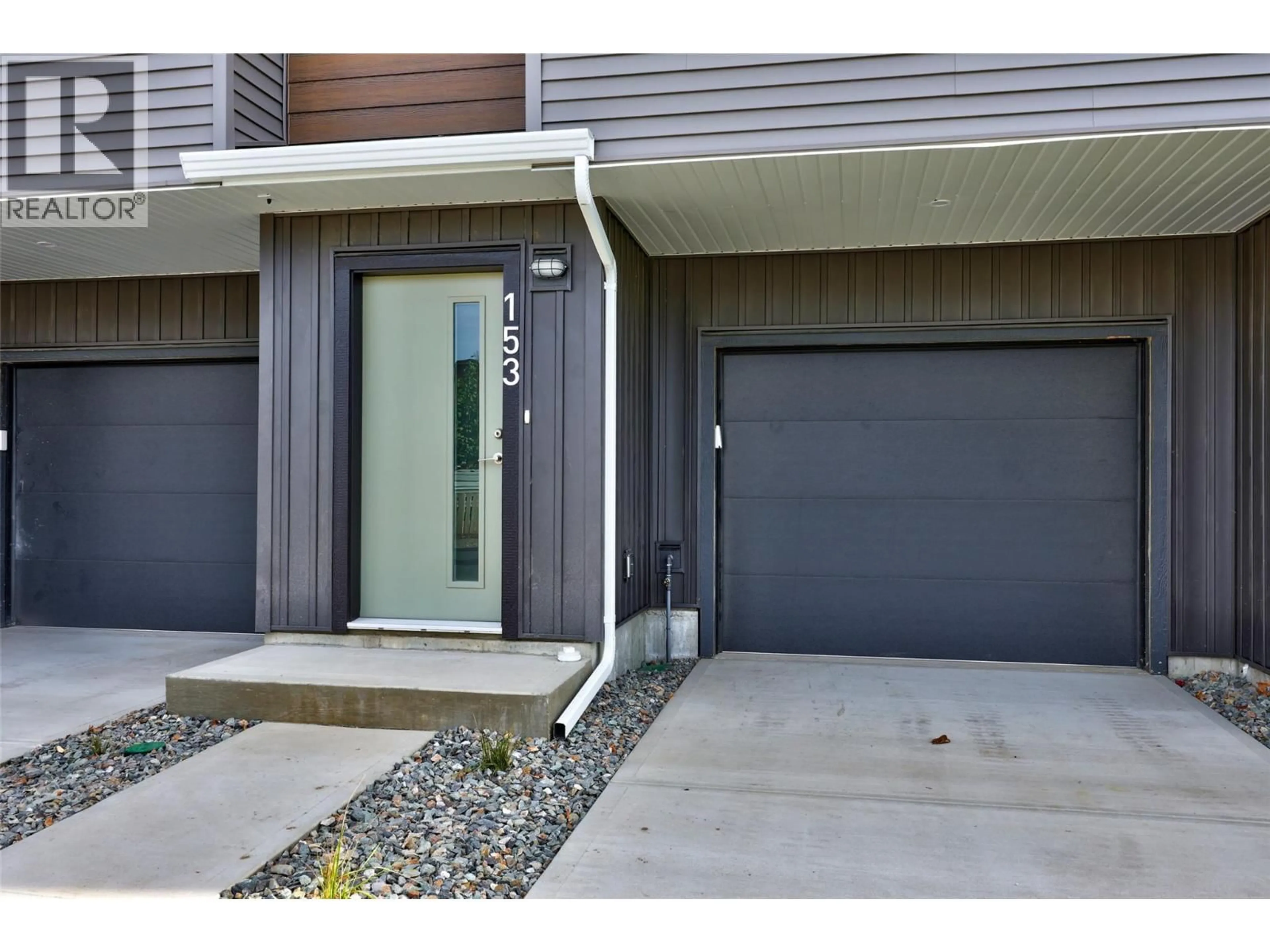 Indoor entryway for 153 PARK STREET, Kamloops British Columbia V2B4A7