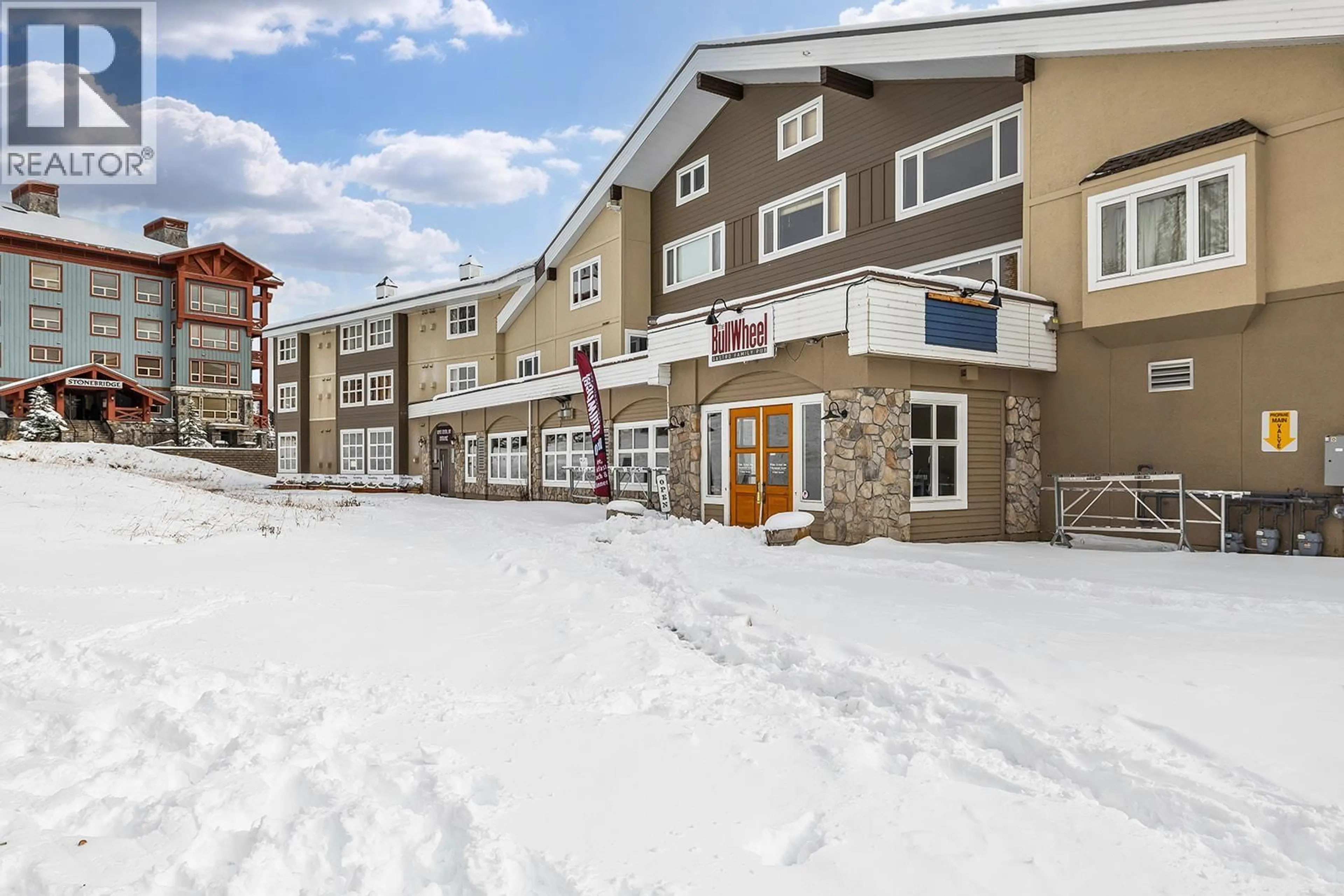 Patio, building for 303 - 5275 BIG WHITE ROAD, Beaverdell British Columbia V1P1P4