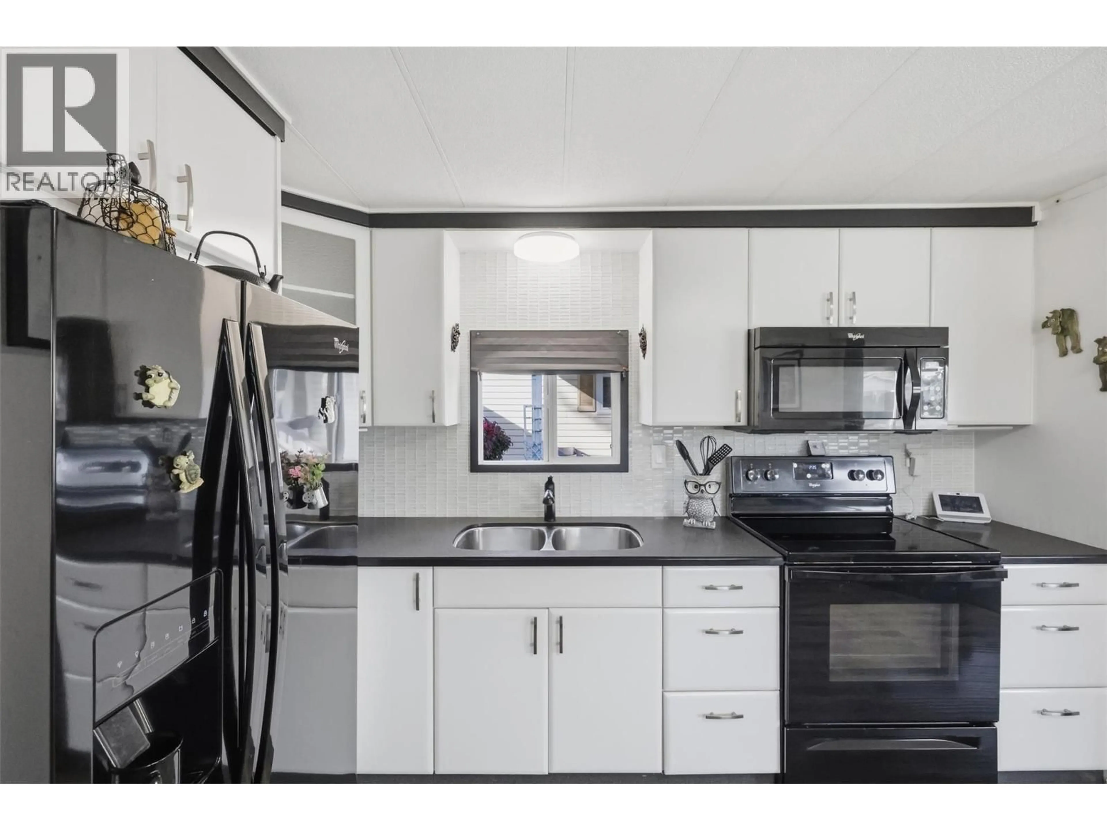 Standard kitchen, unknown for 45 - 2401 ORD ROAD, Kamloops British Columbia V2B7V8