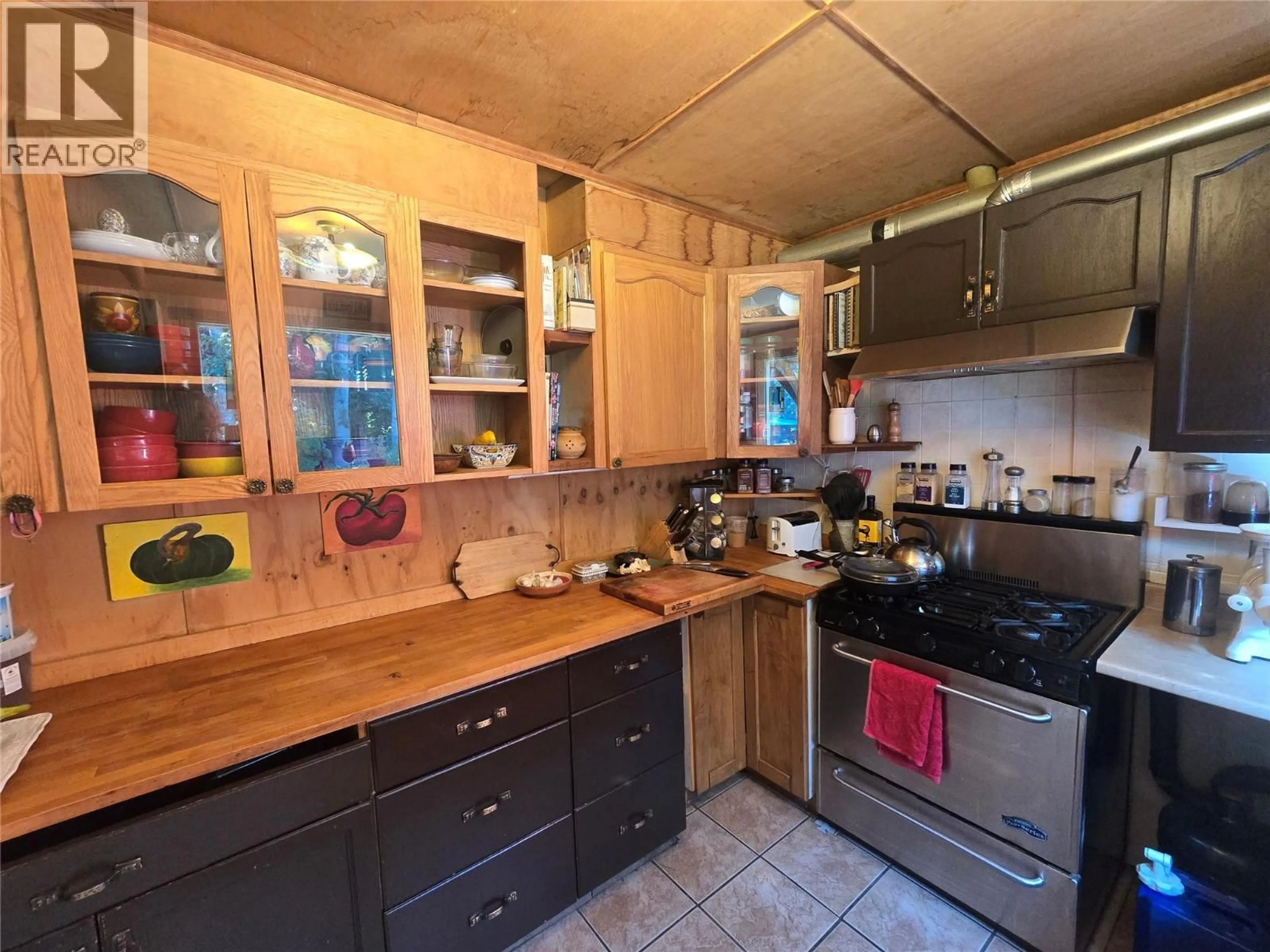 Standard kitchen, unknown for 125 WHATSHAN SETTLEMENT ROAD, Edgewood British Columbia V0G1J0