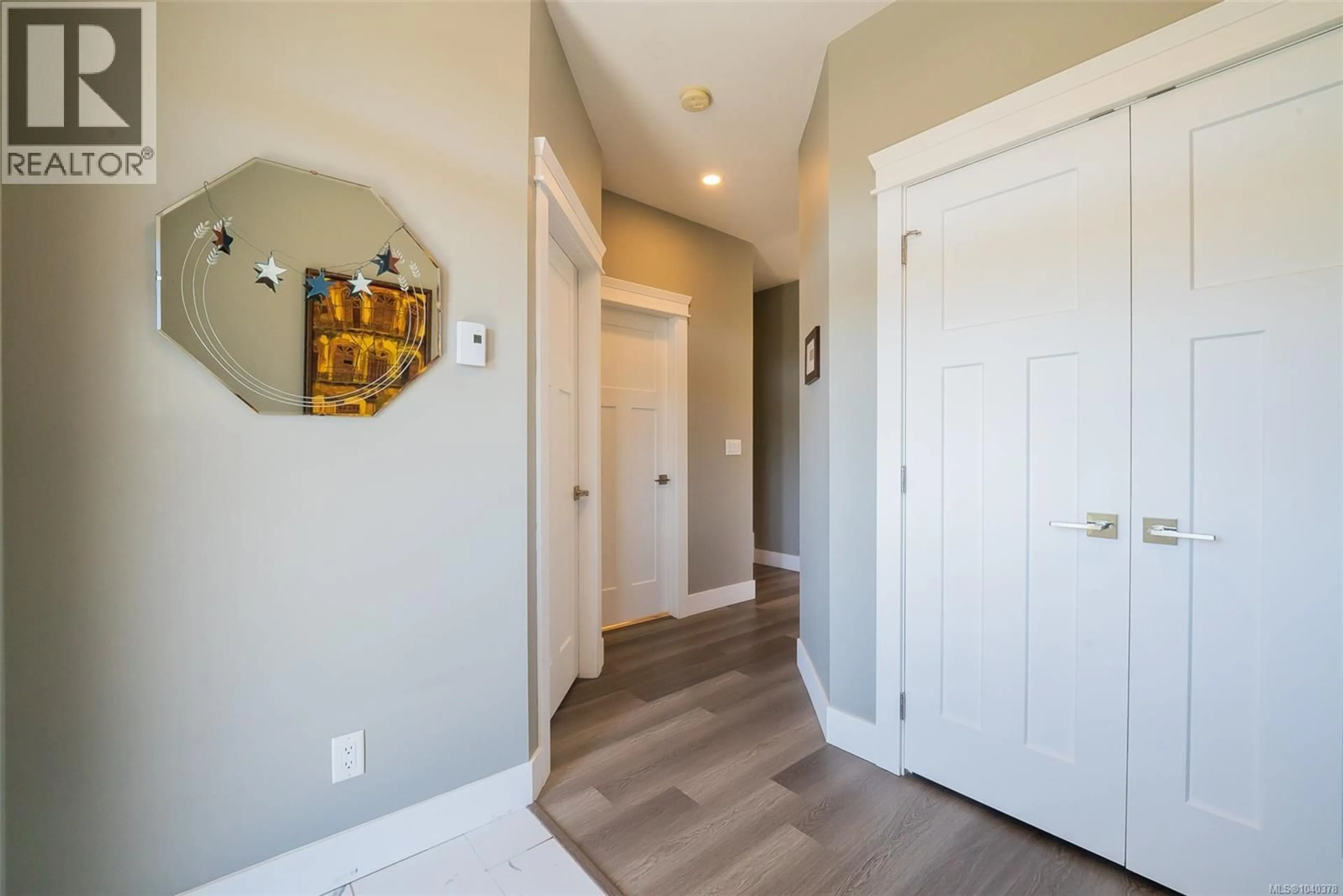 Indoor entryway for 478 MACHLEARY STREET, Nanaimo British Columbia V9R2H2