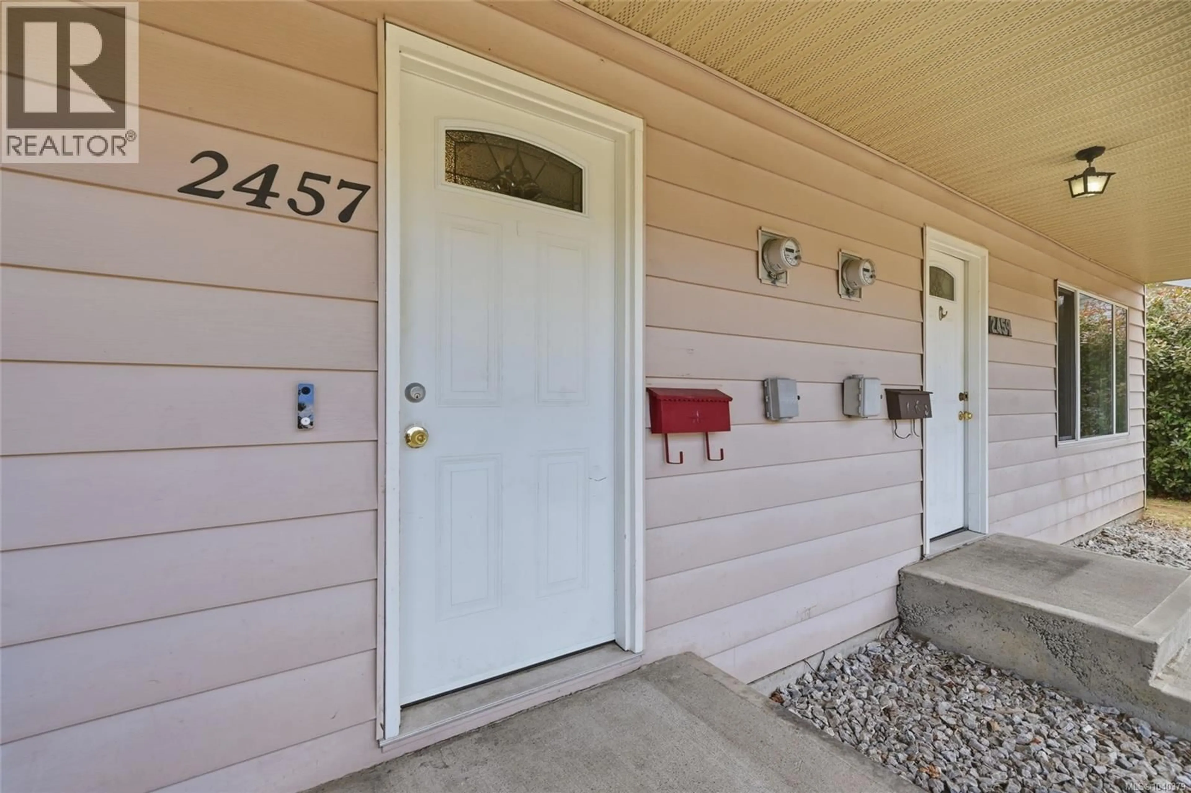 Indoor entryway for 2457 ROSSTOWN ROAD, Nanaimo British Columbia V9T3R6