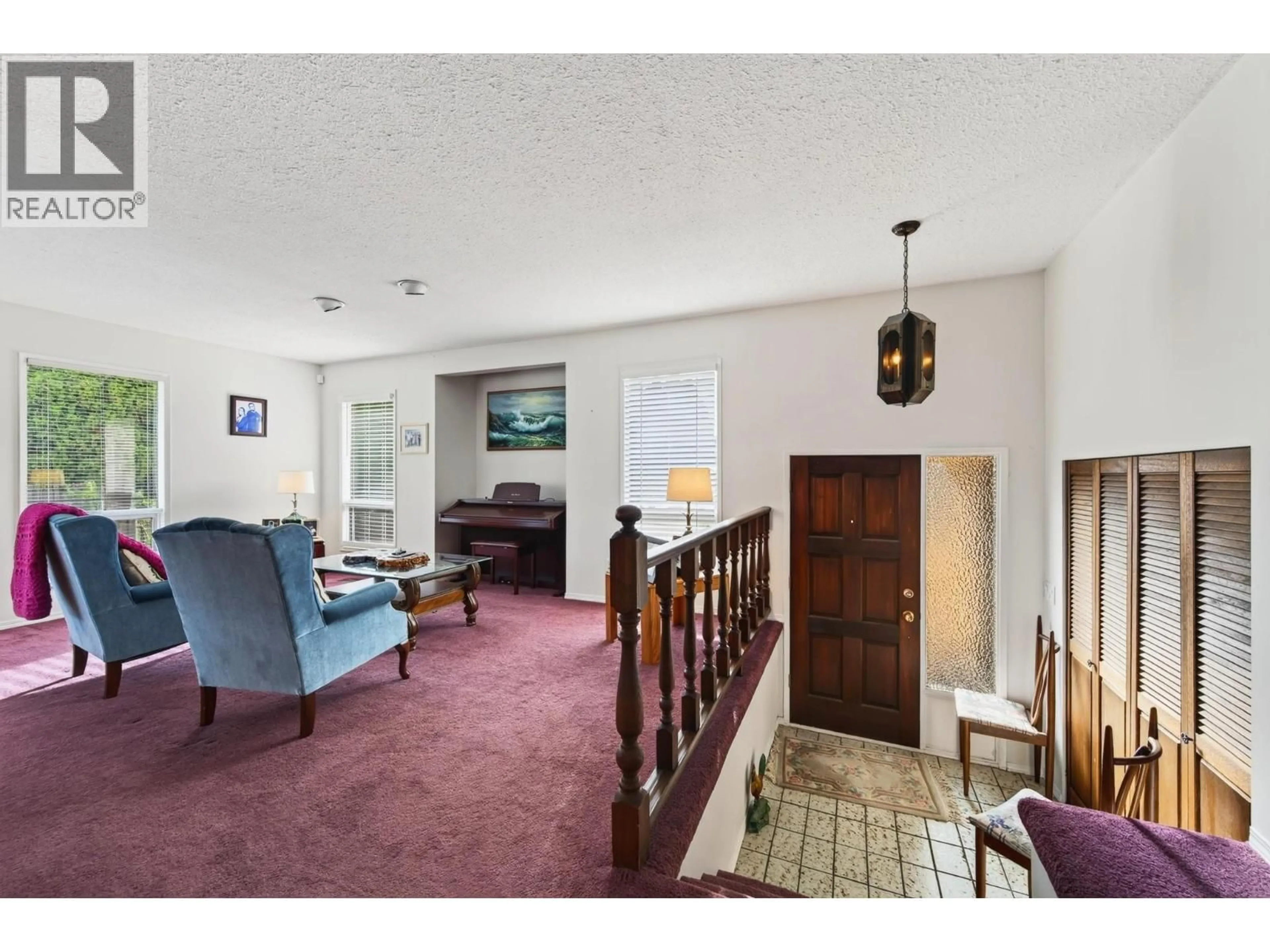 Indoor foyer for 718 DRIFTWOOD PLACE, Kamloops British Columbia V2B7Y5
