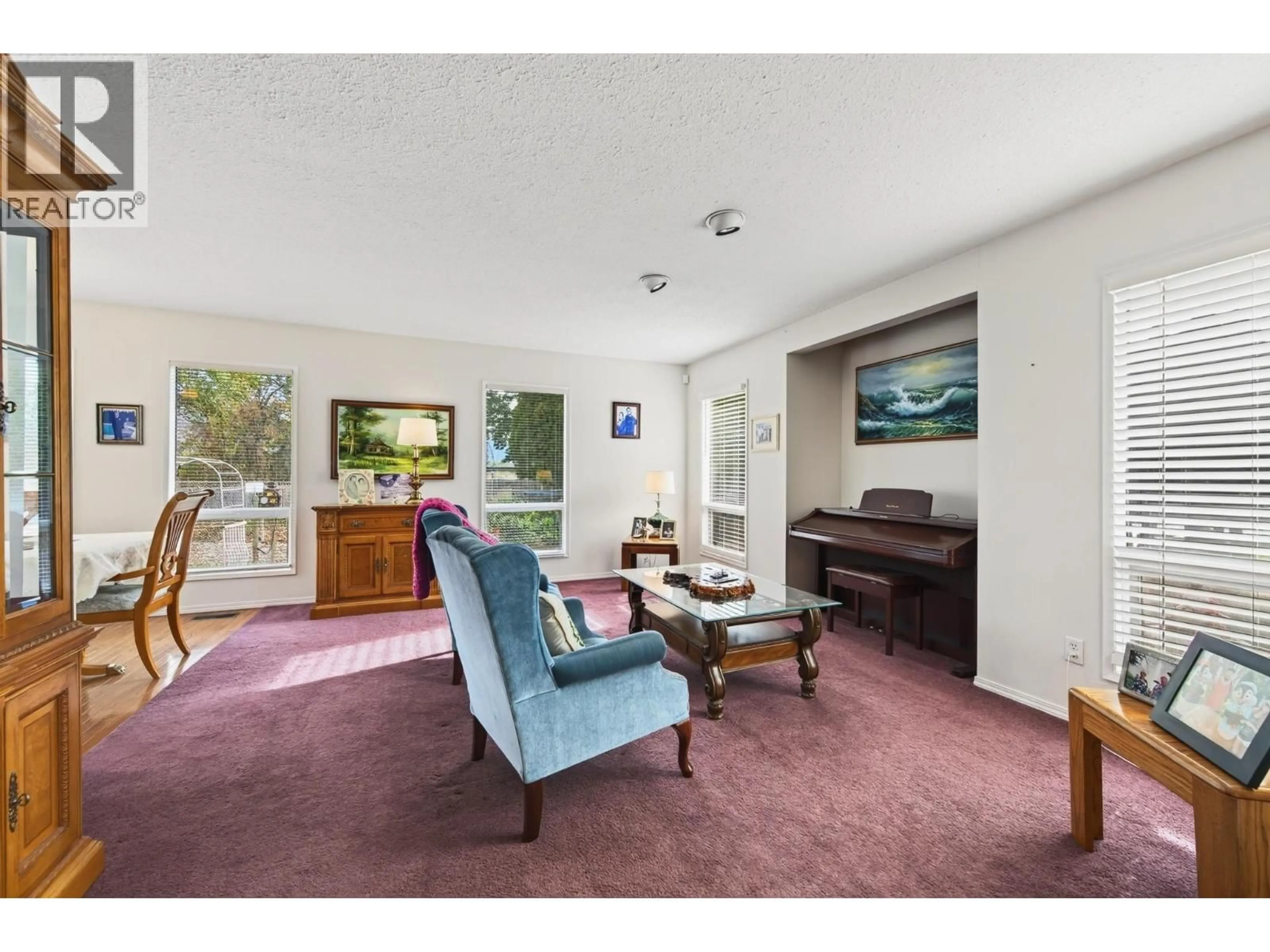Living room with furniture, unknown for 718 DRIFTWOOD PLACE, Kamloops British Columbia V2B7Y5