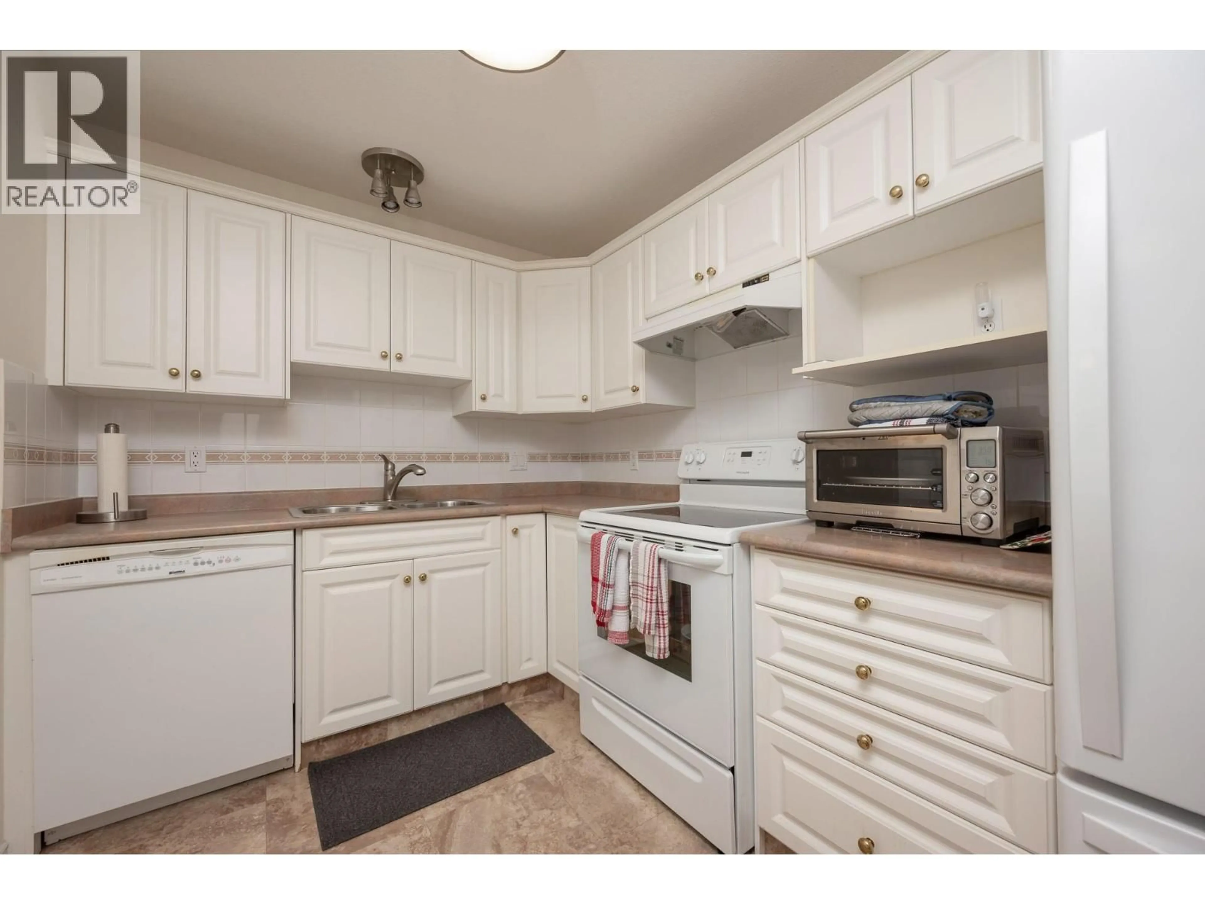 Standard kitchen, unknown for 106 - 3220 CENTENNIAL DRIVE, Vernon British Columbia V1T2T7