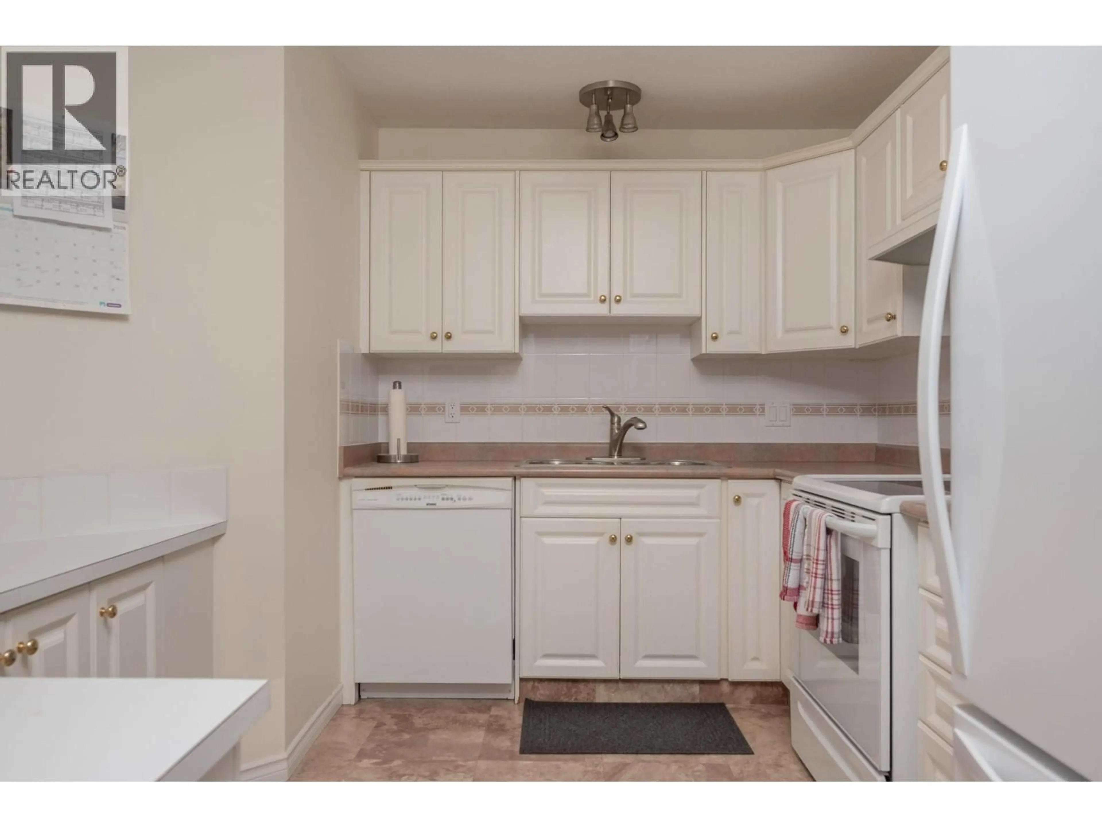 Standard kitchen, unknown for 106 - 3220 CENTENNIAL DRIVE, Vernon British Columbia V1T2T7