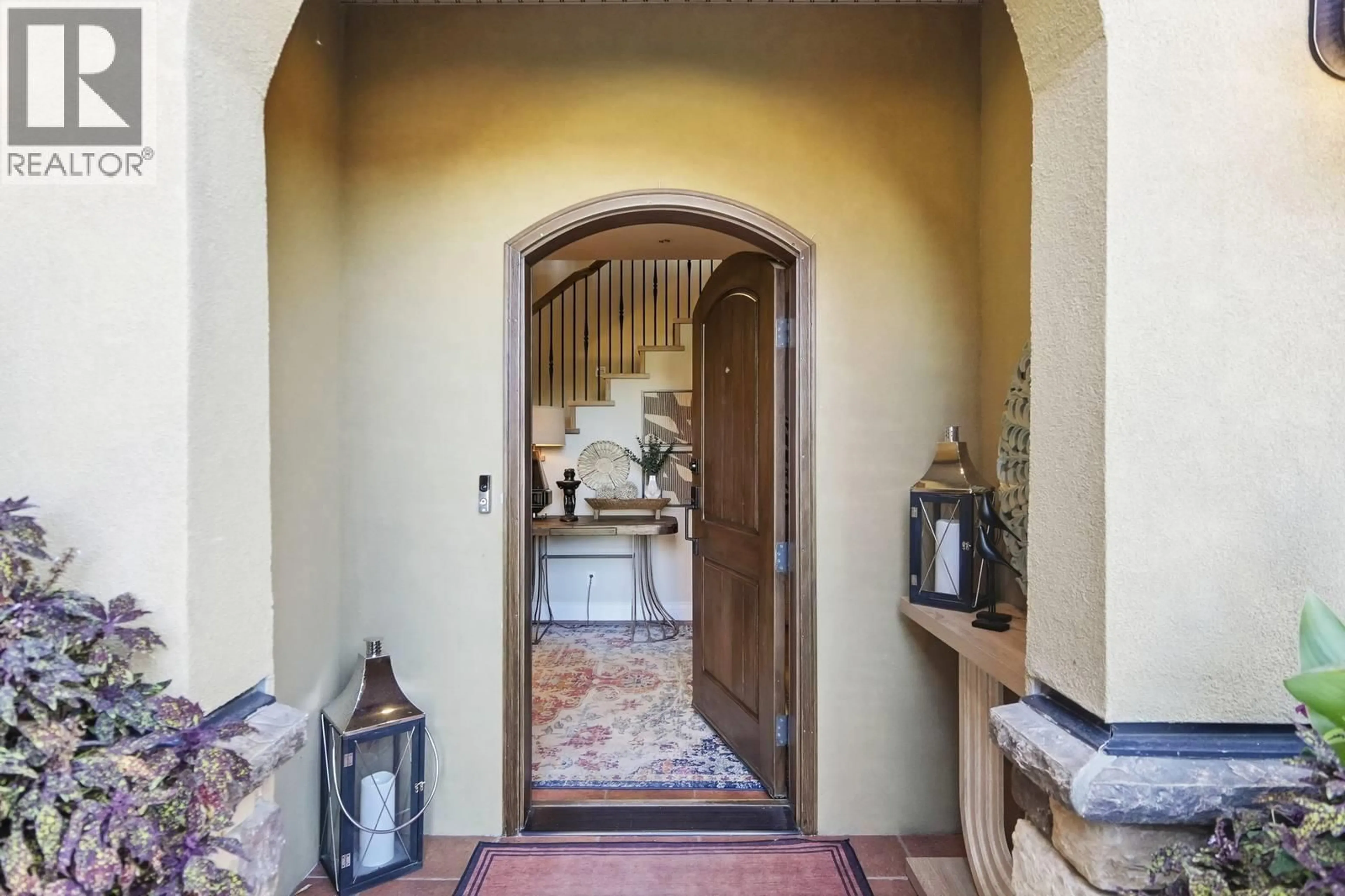 Indoor entryway for 5047 SEON CRESCENT, Kelowna British Columbia V1W5A5