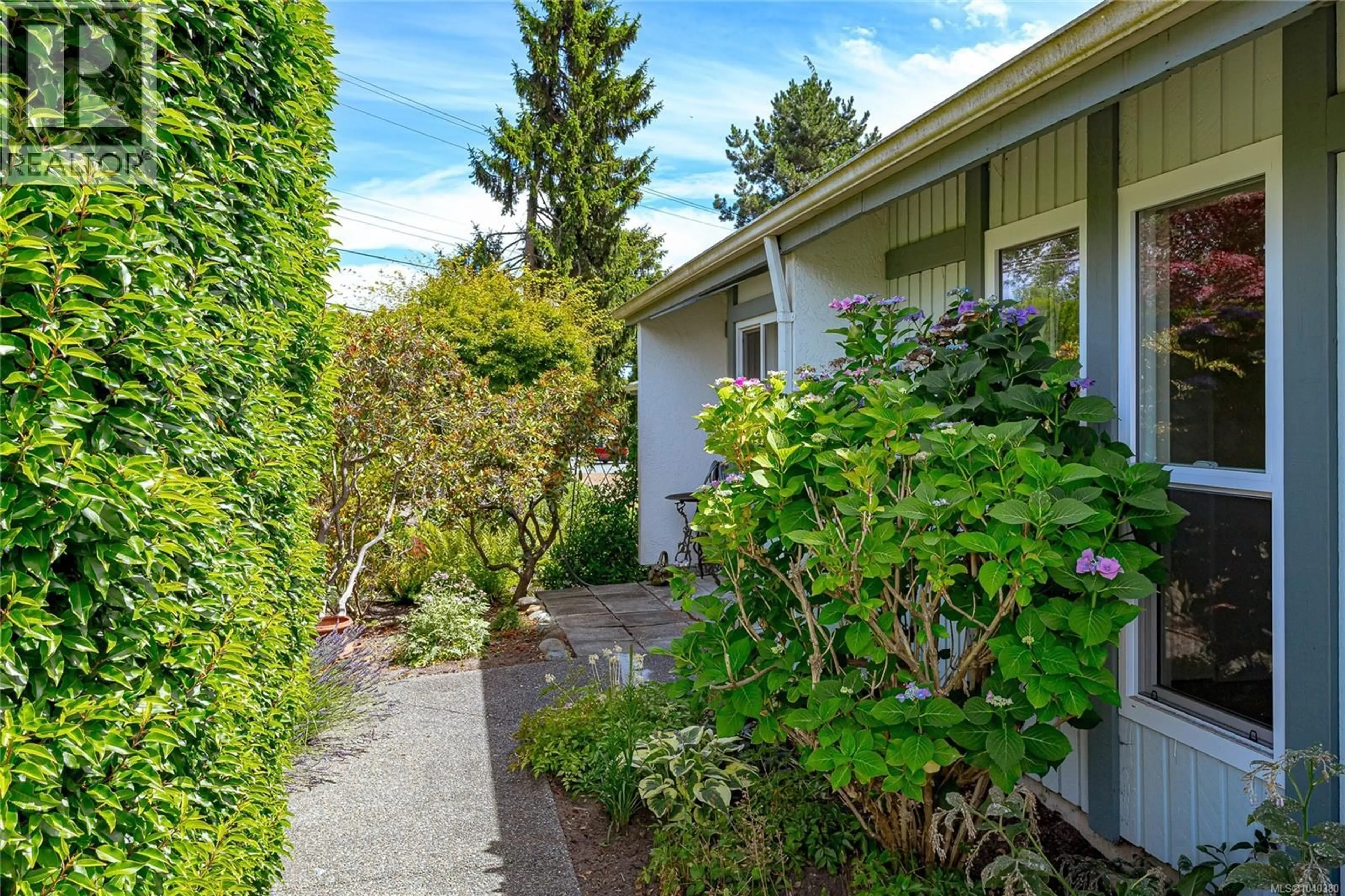 Patio, street for 2 - 4140 INTERURBAN ROAD, Saanich British Columbia V8Z6W7