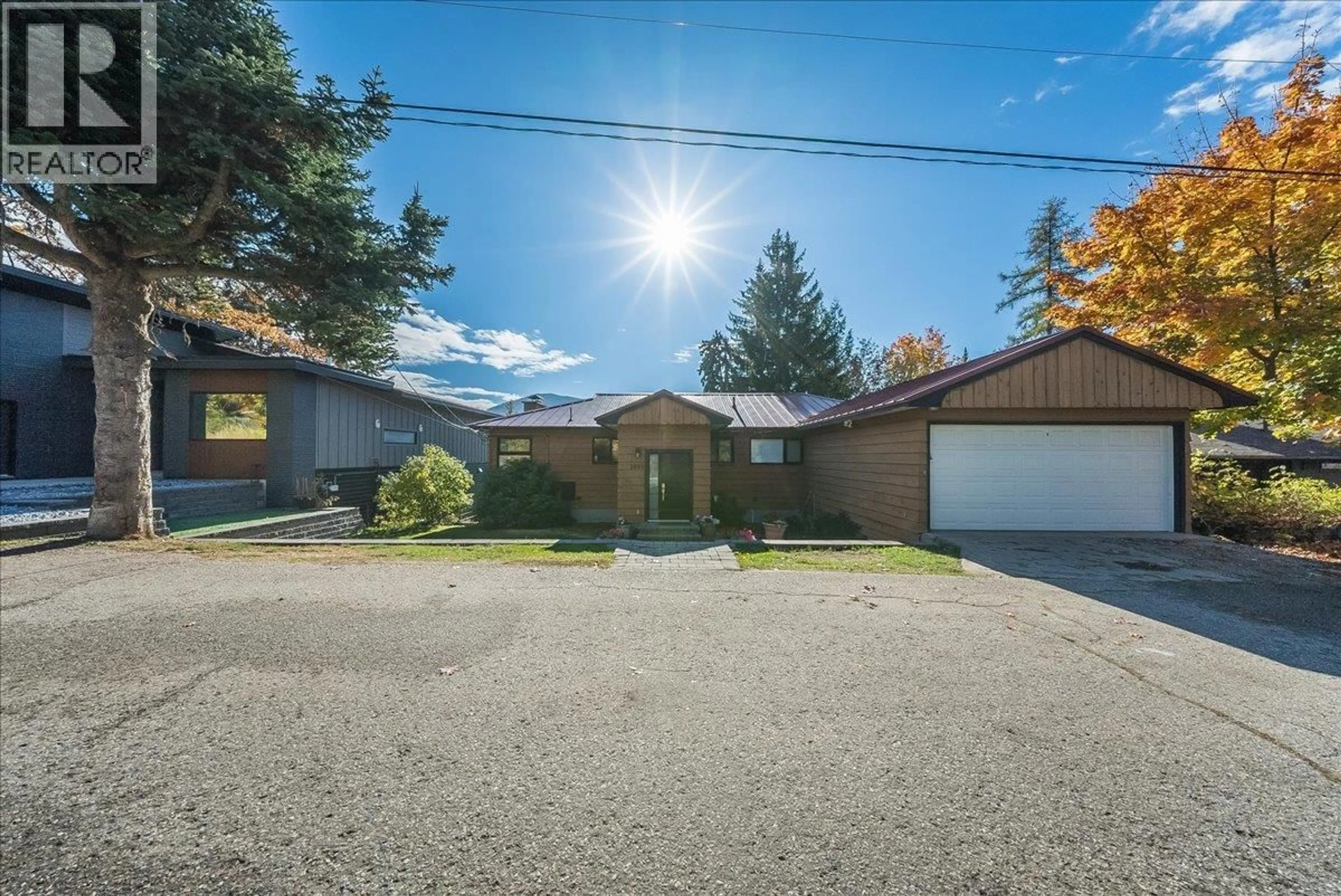 A pic from outside/outdoor area/front of a property/back of a property/a pic from drone, street for 2603 MAPLE CRESCENT, Rossland British Columbia V0G1Y0