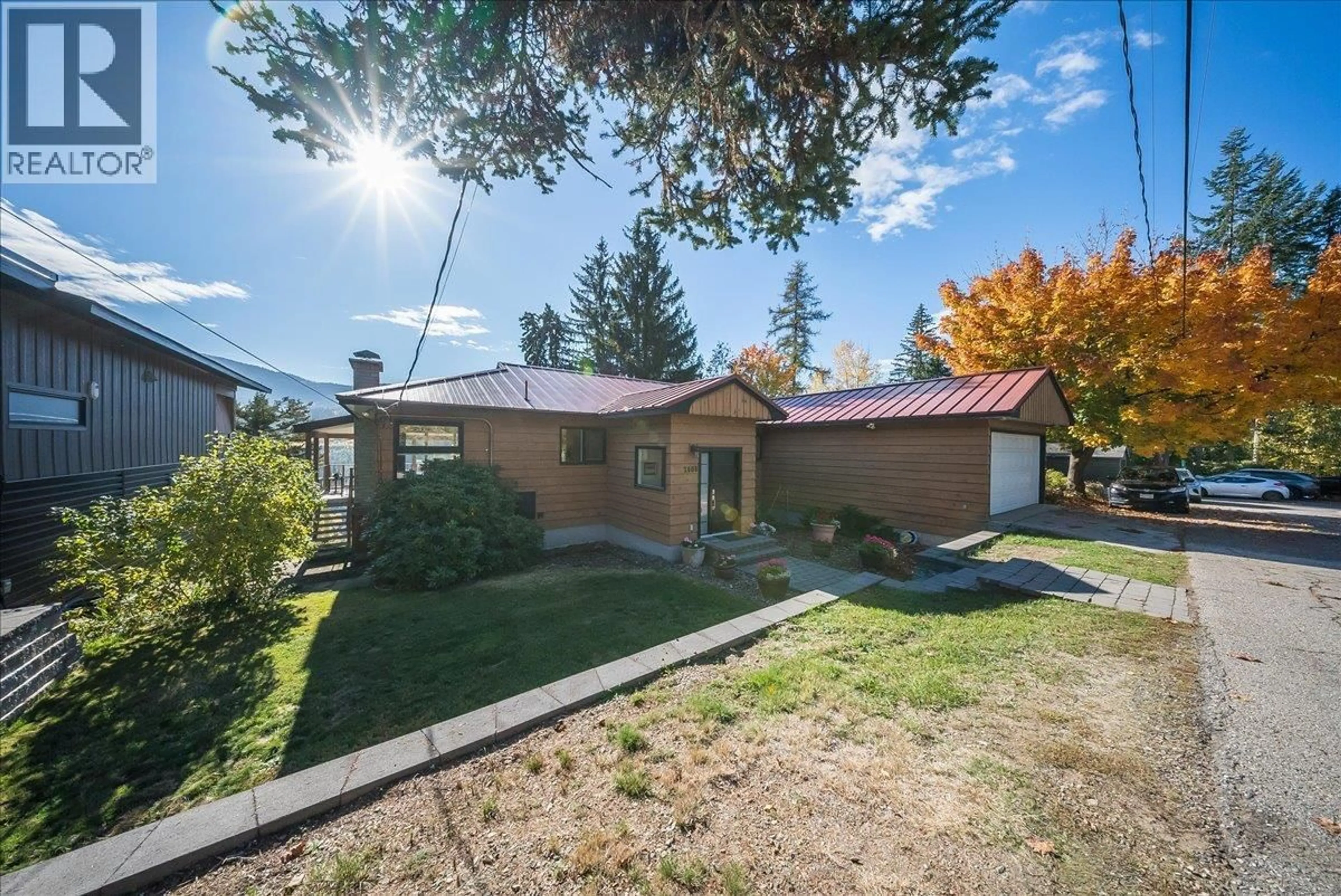 A pic from outside/outdoor area/front of a property/back of a property/a pic from drone, street for 2603 MAPLE CRESCENT, Rossland British Columbia V0G1Y0