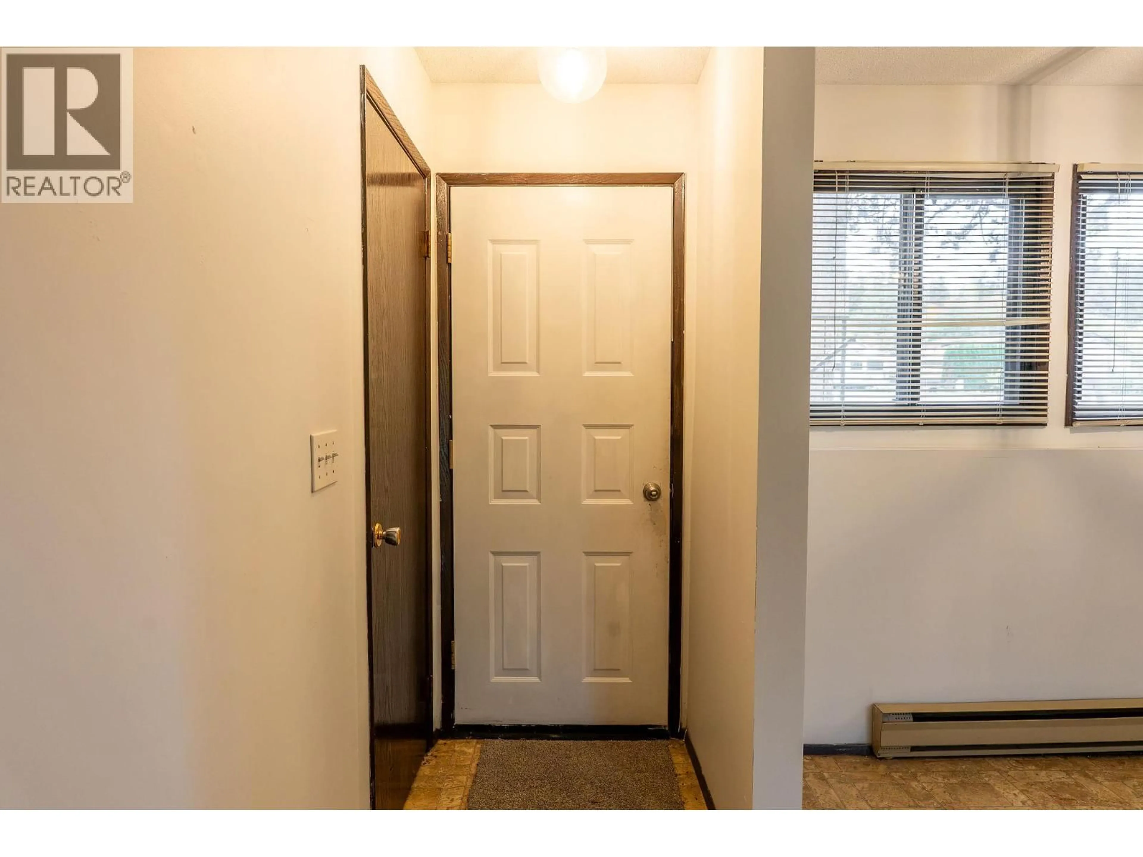 Indoor entryway for 602 - 1451 1 AVENUE NORTHEAST, Salmon Arm British Columbia V1E1N9