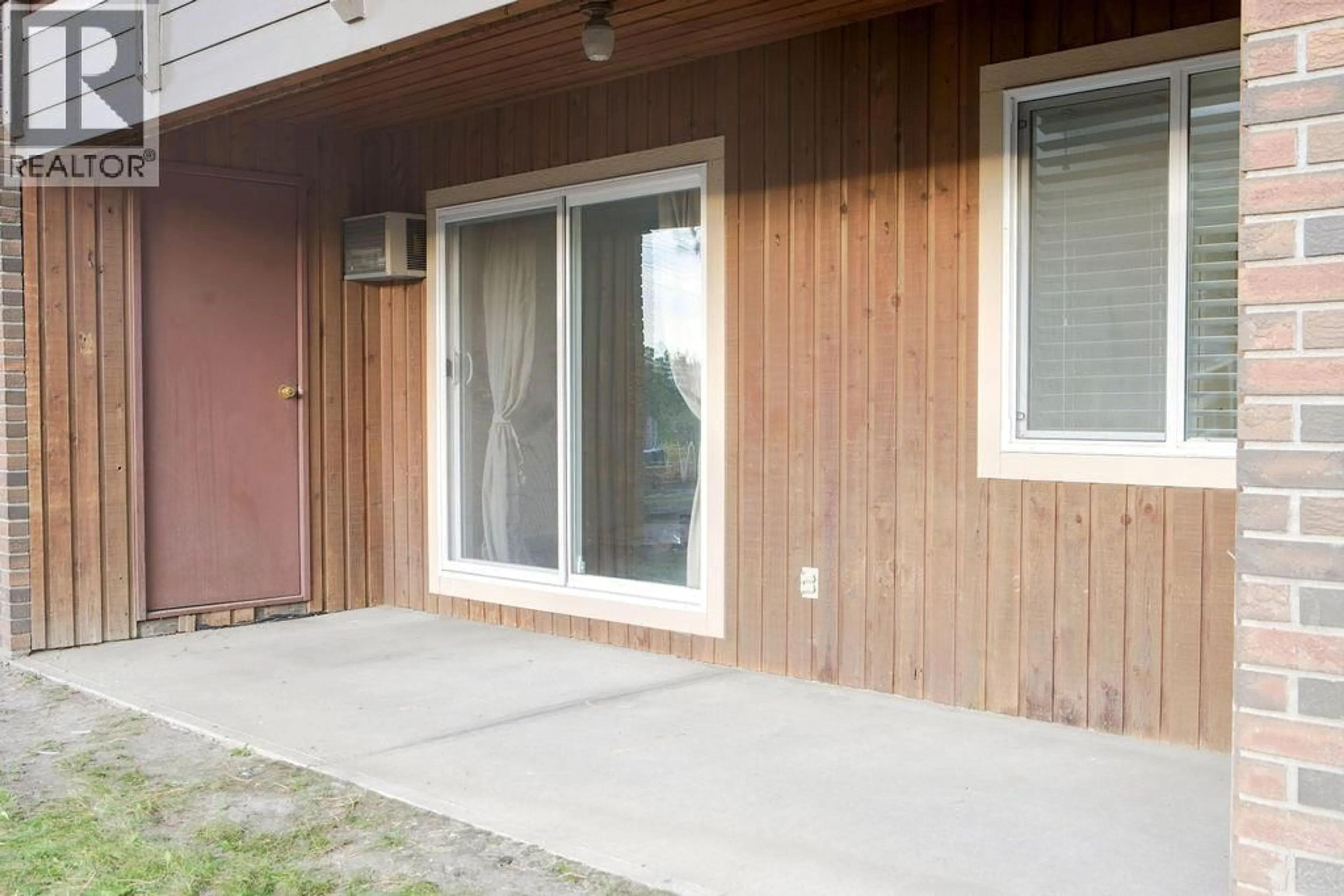 Patio, street for 301 - 44 WHITESHIELD CRESCENT SOUTH, Kamloops British Columbia V2E2J1