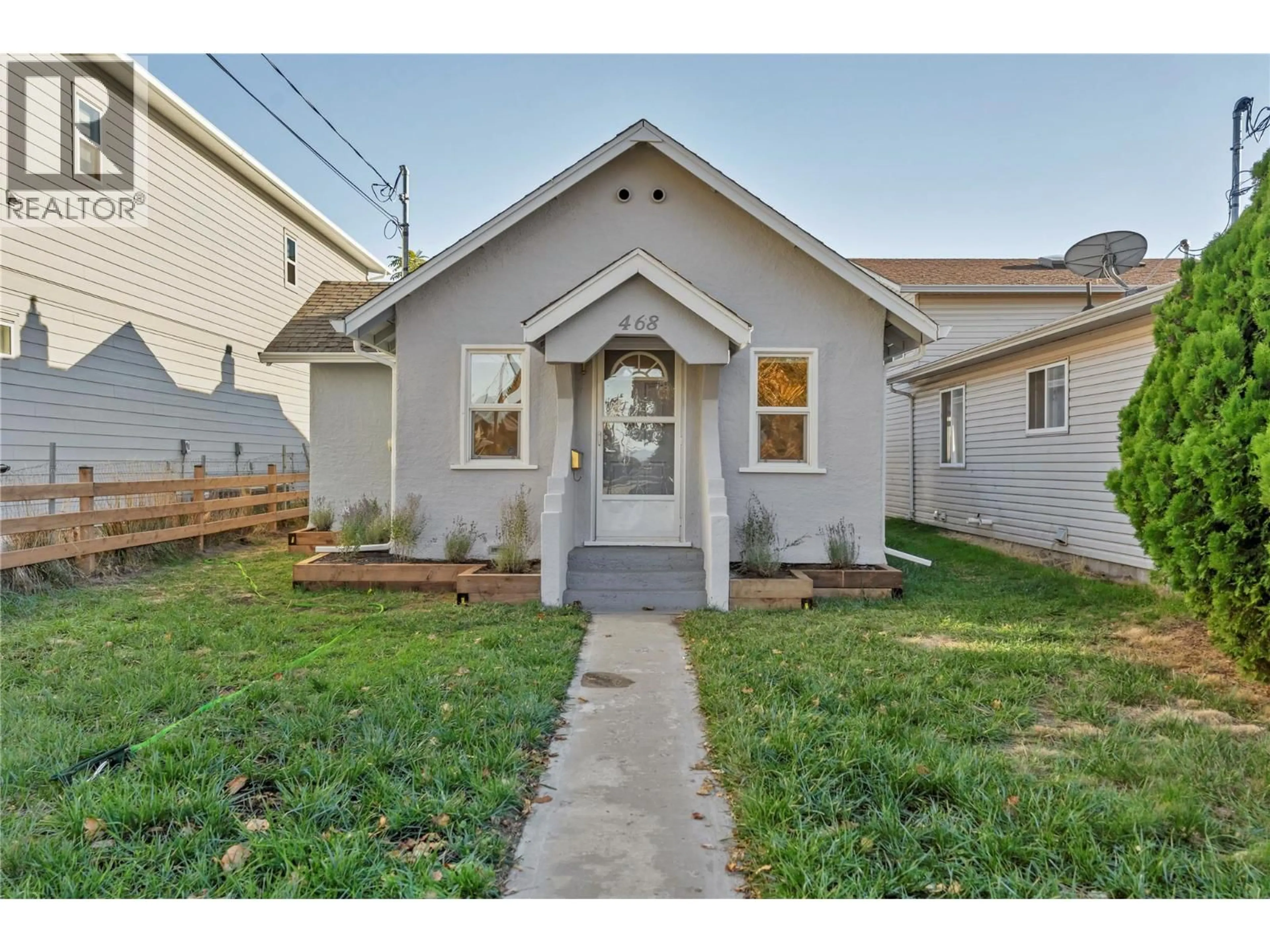 Home with vinyl exterior material, street for 468 WADE AVENUE WEST, Penticton British Columbia V2A1V4