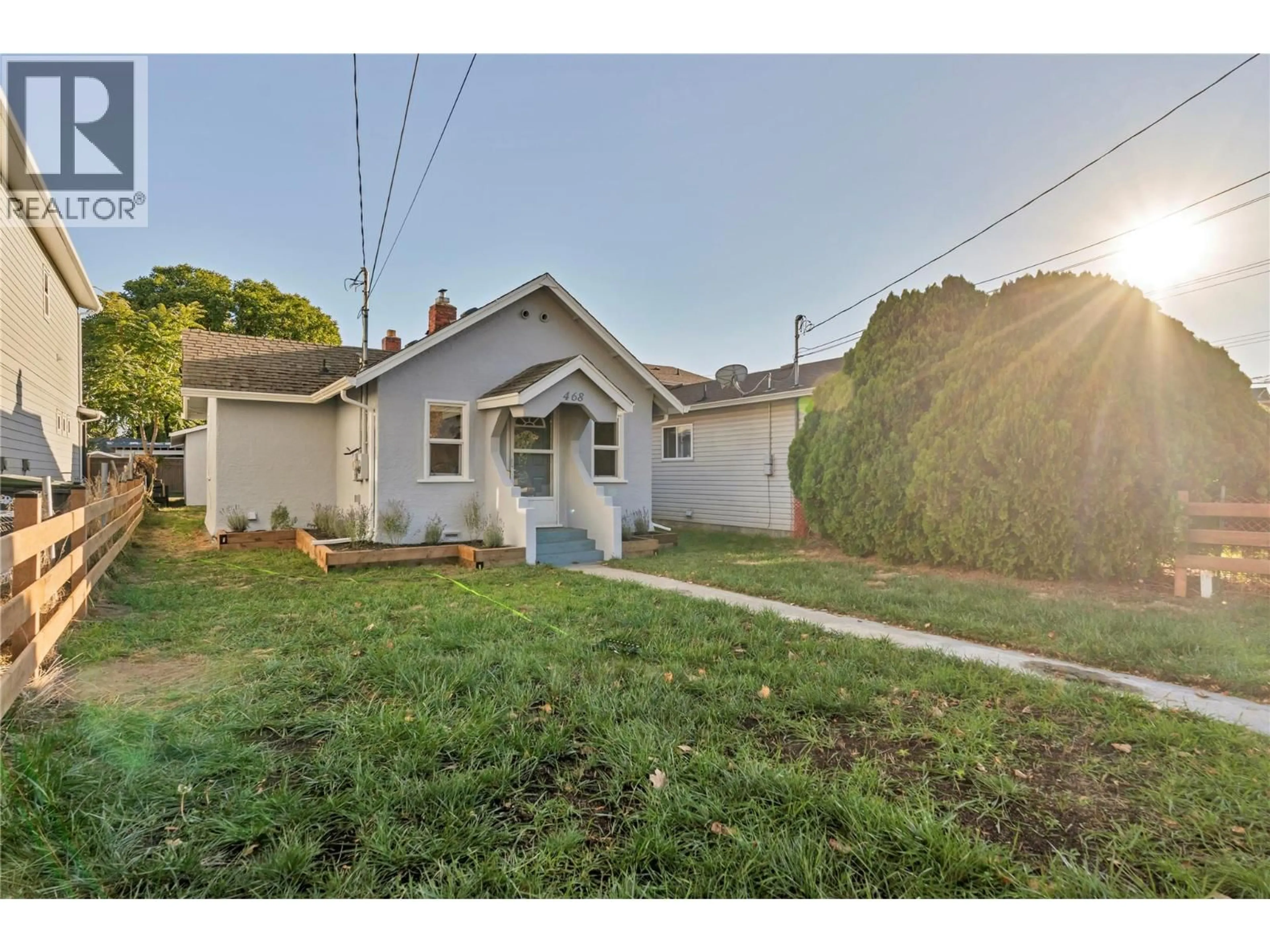 A pic from outside/outdoor area/front of a property/back of a property/a pic from drone, street for 468 WADE AVENUE WEST, Penticton British Columbia V2A1V4