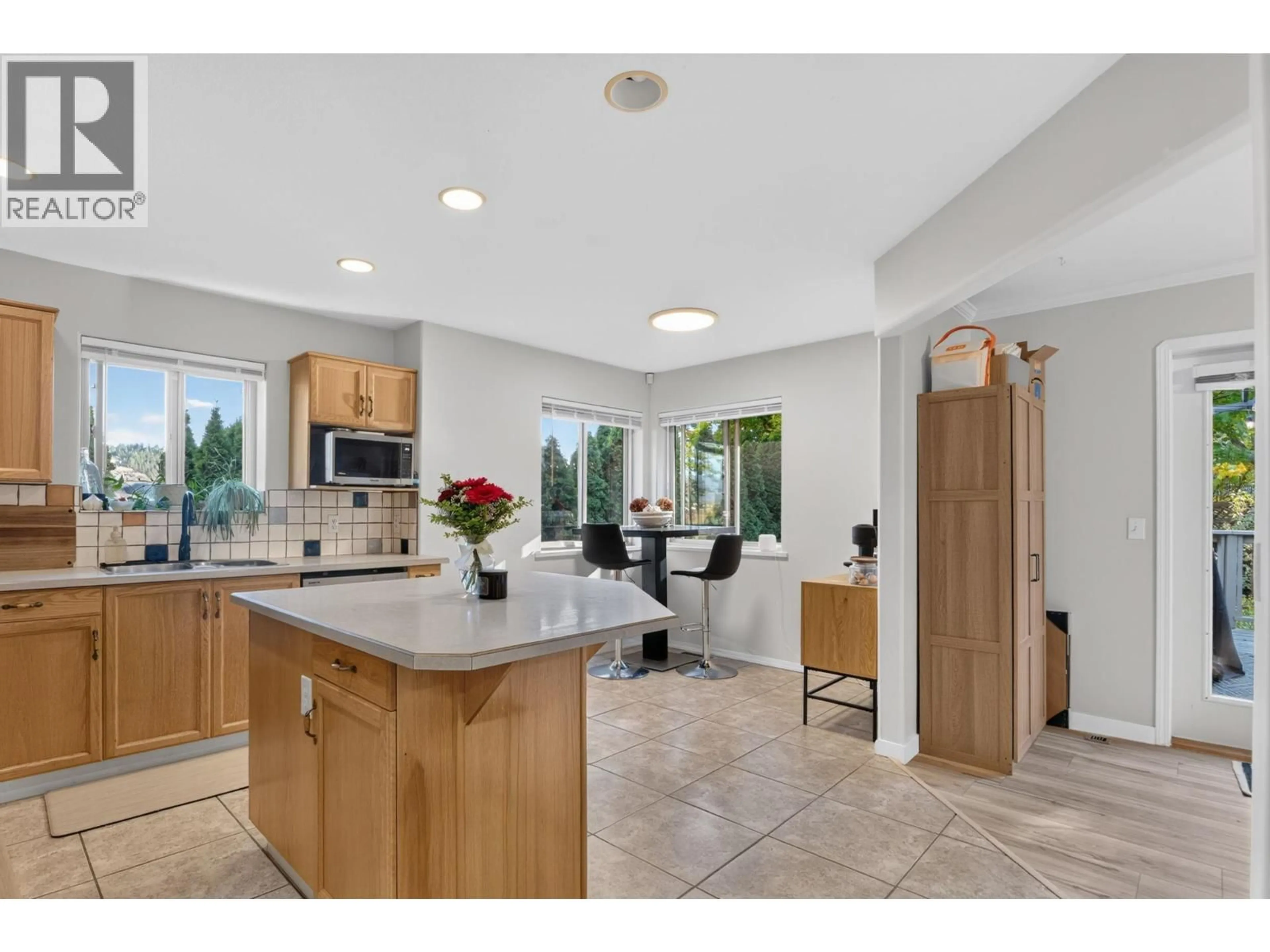 Open concept kitchen, ceramic/tile floor for 1759 SPRUCEGLEN DRIVE, Kelowna British Columbia V1V1S8