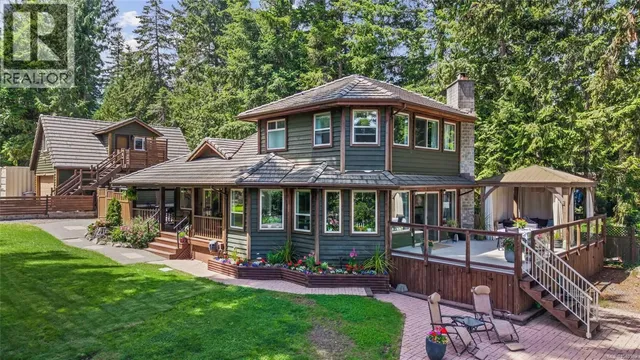 7764 SHIPS POINT ROAD, Fanny Bay