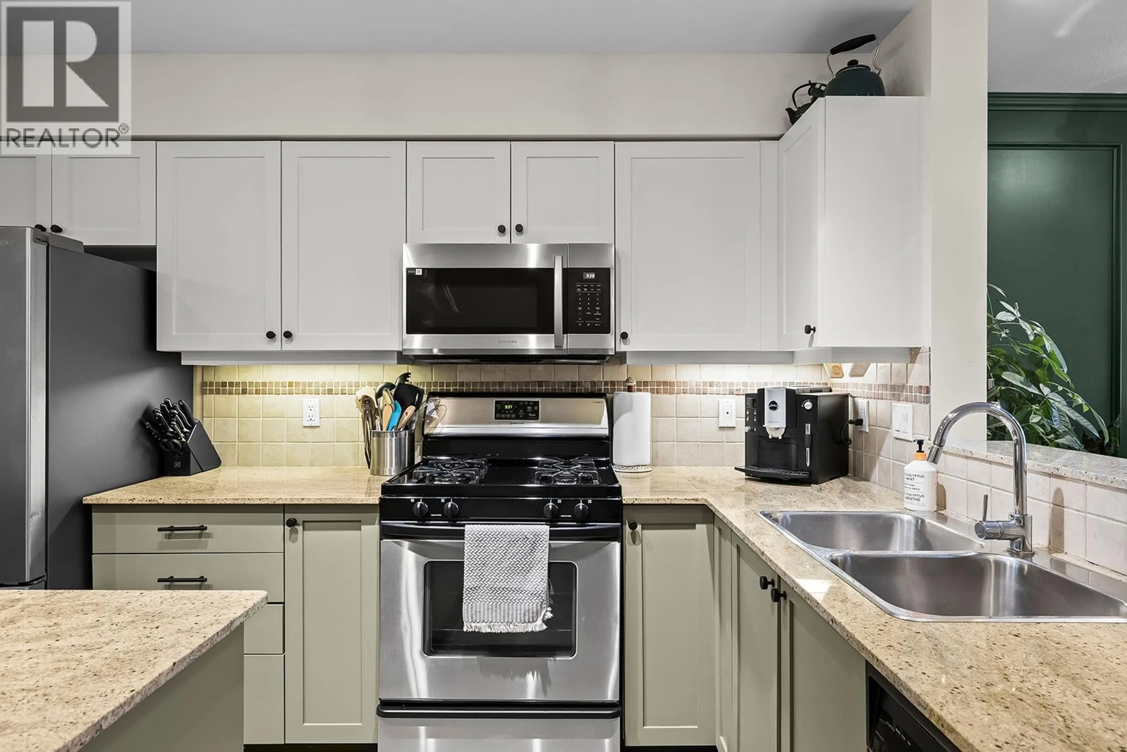 Standard kitchen, ceramic/tile floor for 21 - 1853 PARKVIEW CRESCENT, Kelowna British Columbia V1X8A3