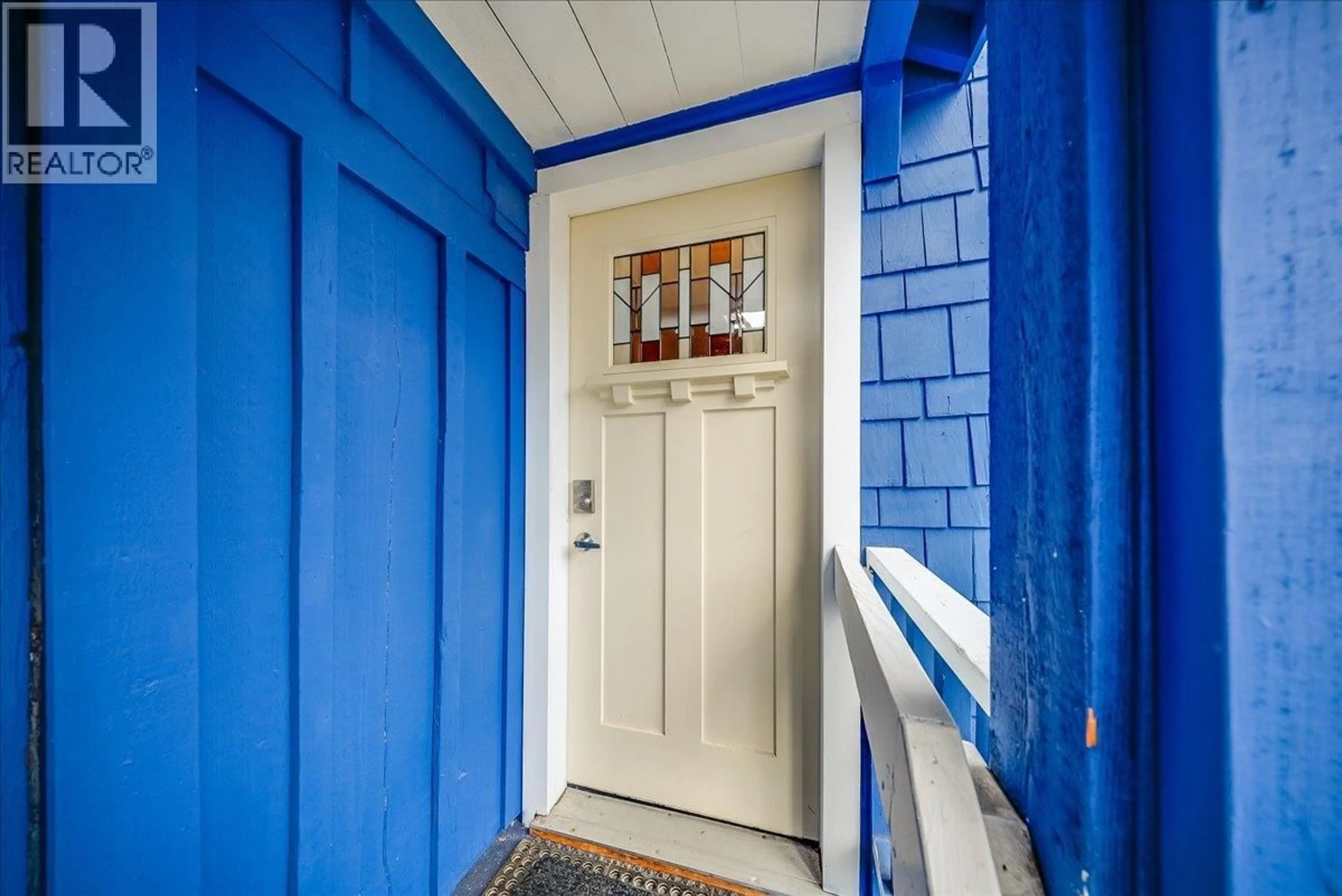 Indoor entryway for 1653 HARASIN ALLEY, Rossland British Columbia V0G1Y0