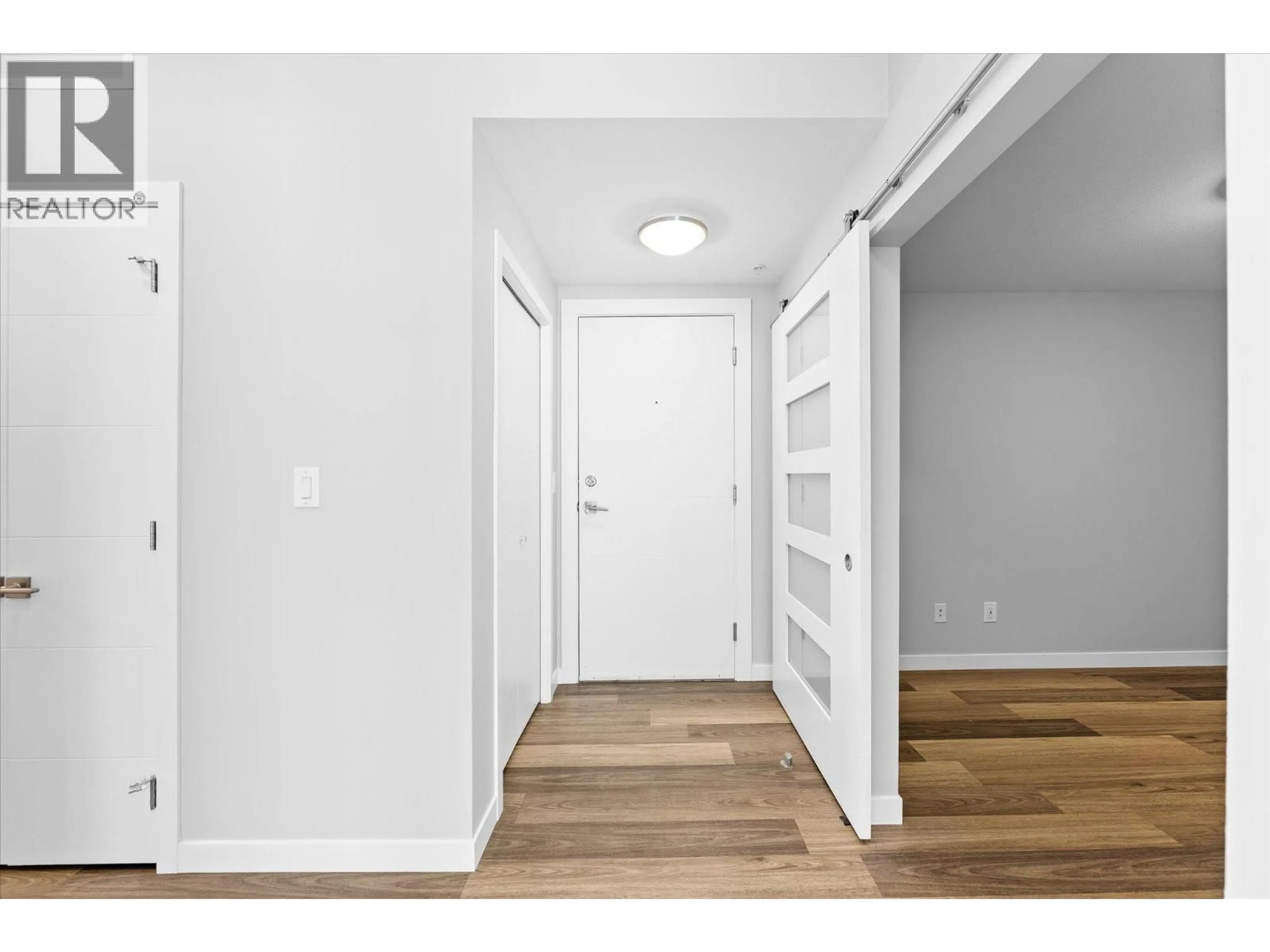 Indoor entryway for 210 - 722 VALLEY ROAD, Kelowna British Columbia V1V0E2