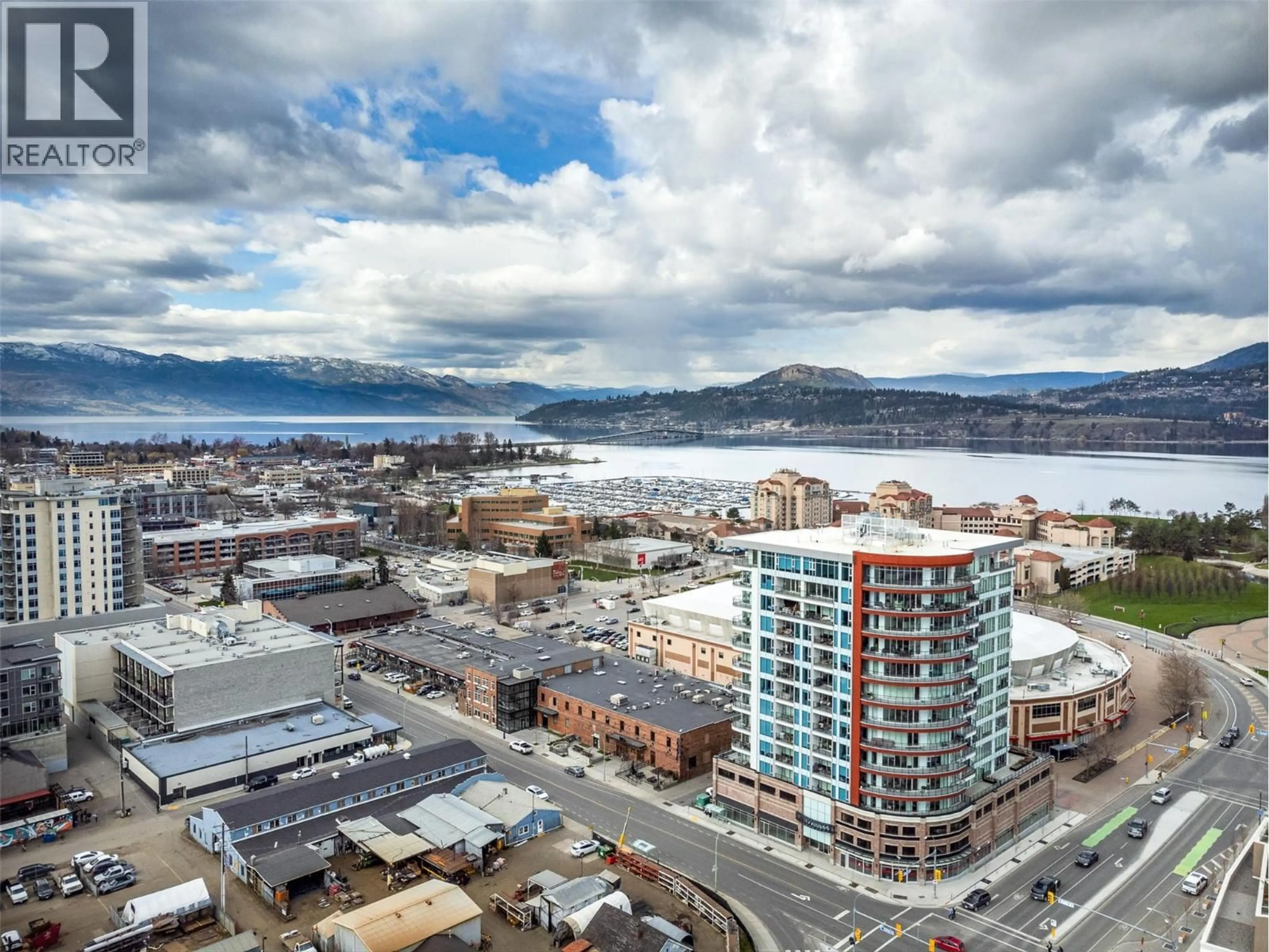 A pic from outside/outdoor area/front of a property/back of a property/a pic from drone, unknown for 1008 - 1232 ELLIS STREET, Kelowna British Columbia V1Y1Z4