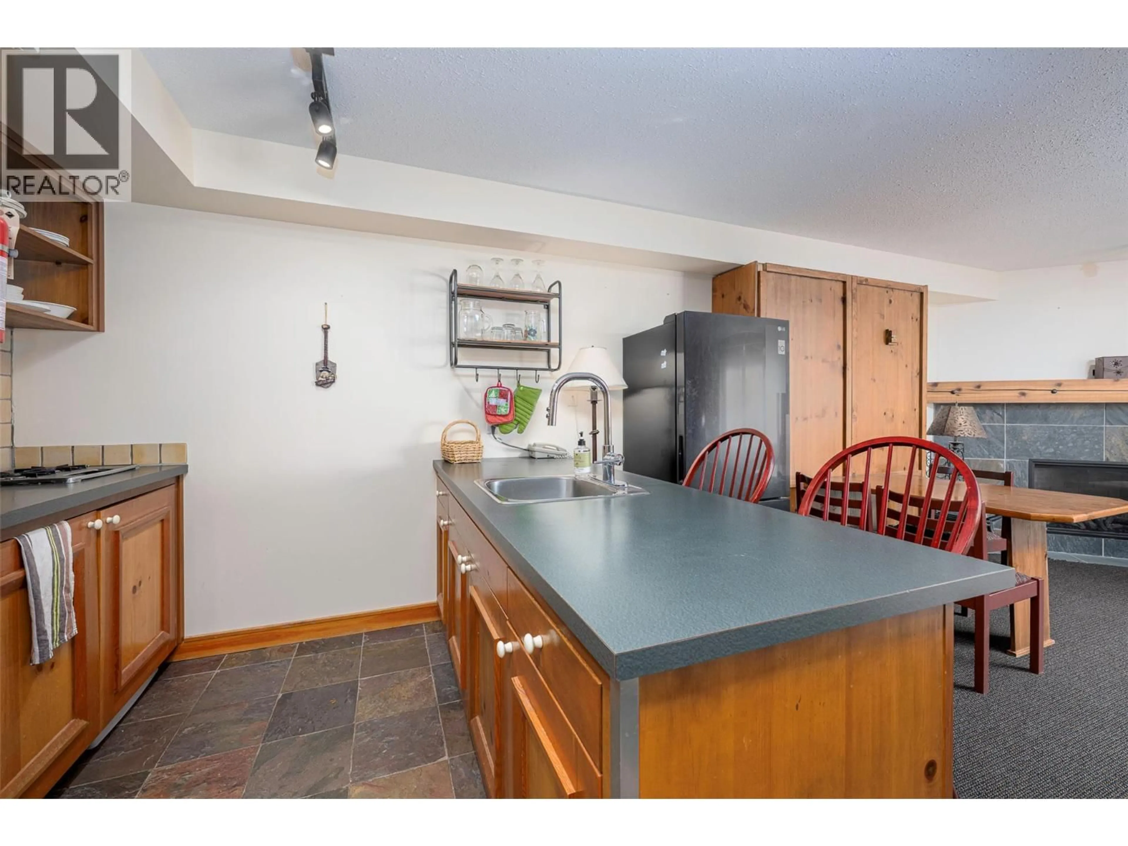 Standard kitchen, ceramic/tile floor for 317 - 5275 BIG WHITE ROAD, Big White British Columbia V1P1T4