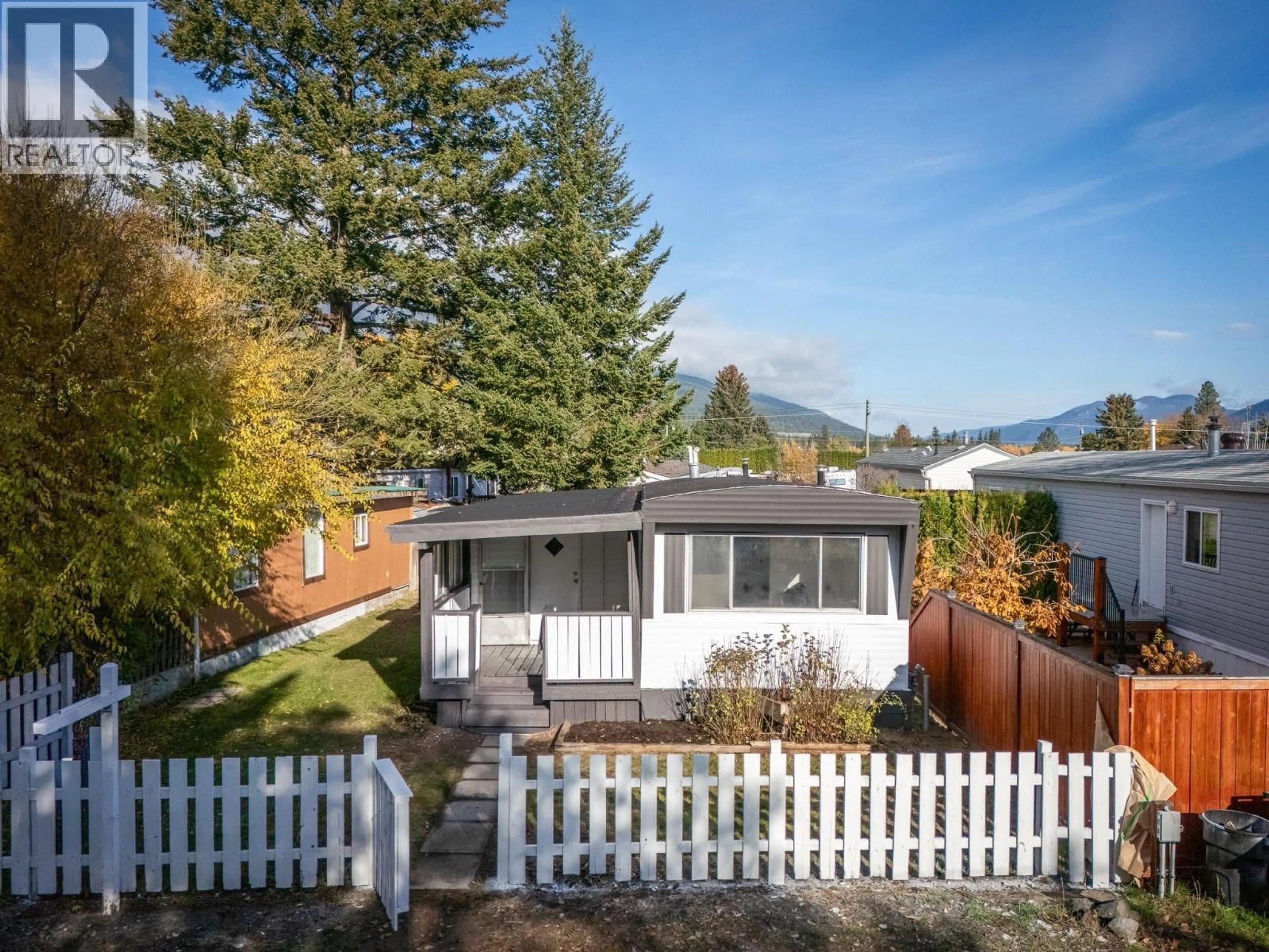 A pic from outside/outdoor area/front of a property/back of a property/a pic from drone, water/lake/river/ocean view for 19 - 130 STATION ROAD, Kamloops British Columbia V2H0B2