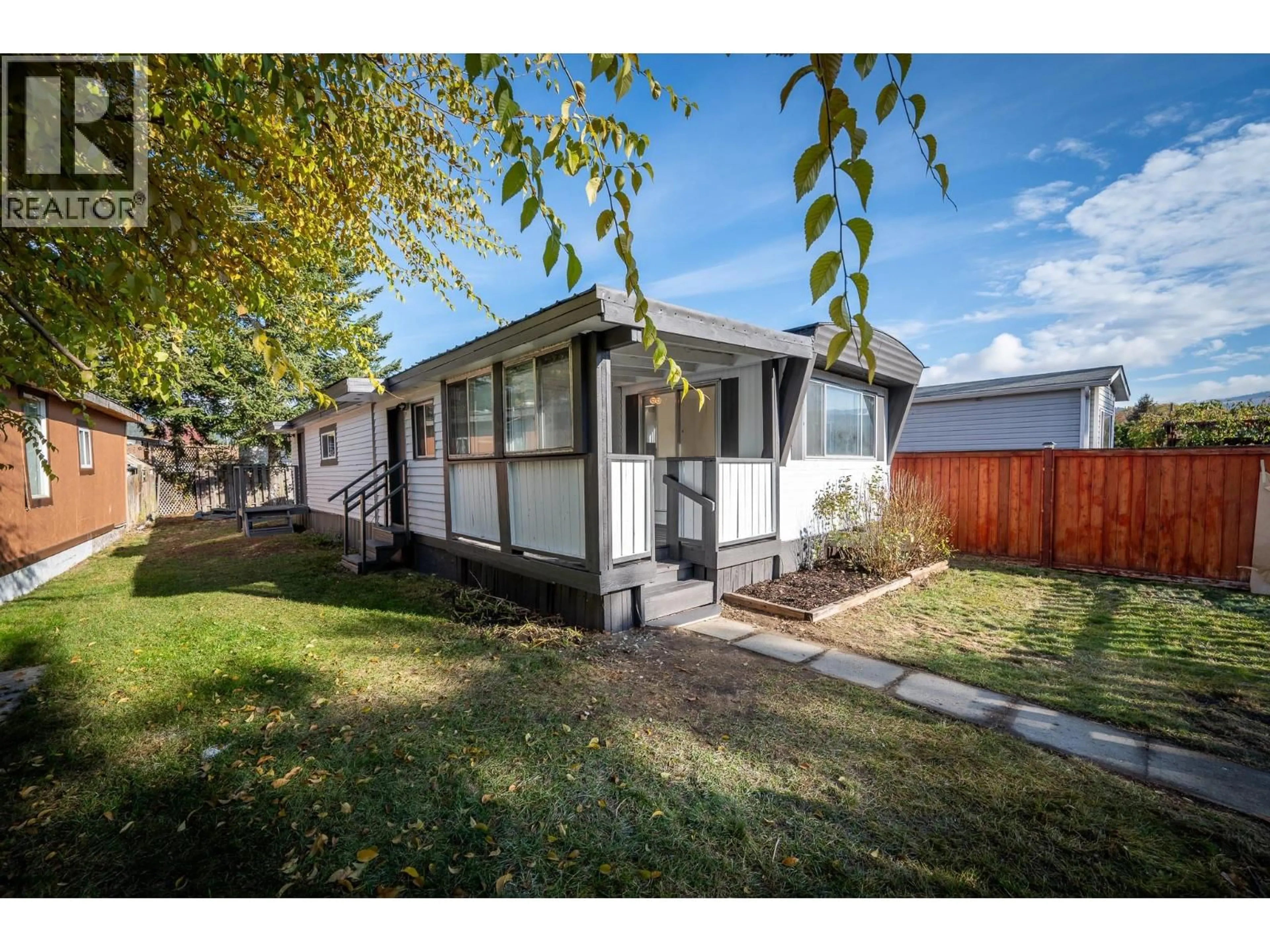 Home with vinyl exterior material, street for 19 - 130 STATION ROAD, Kamloops British Columbia V2H0B2