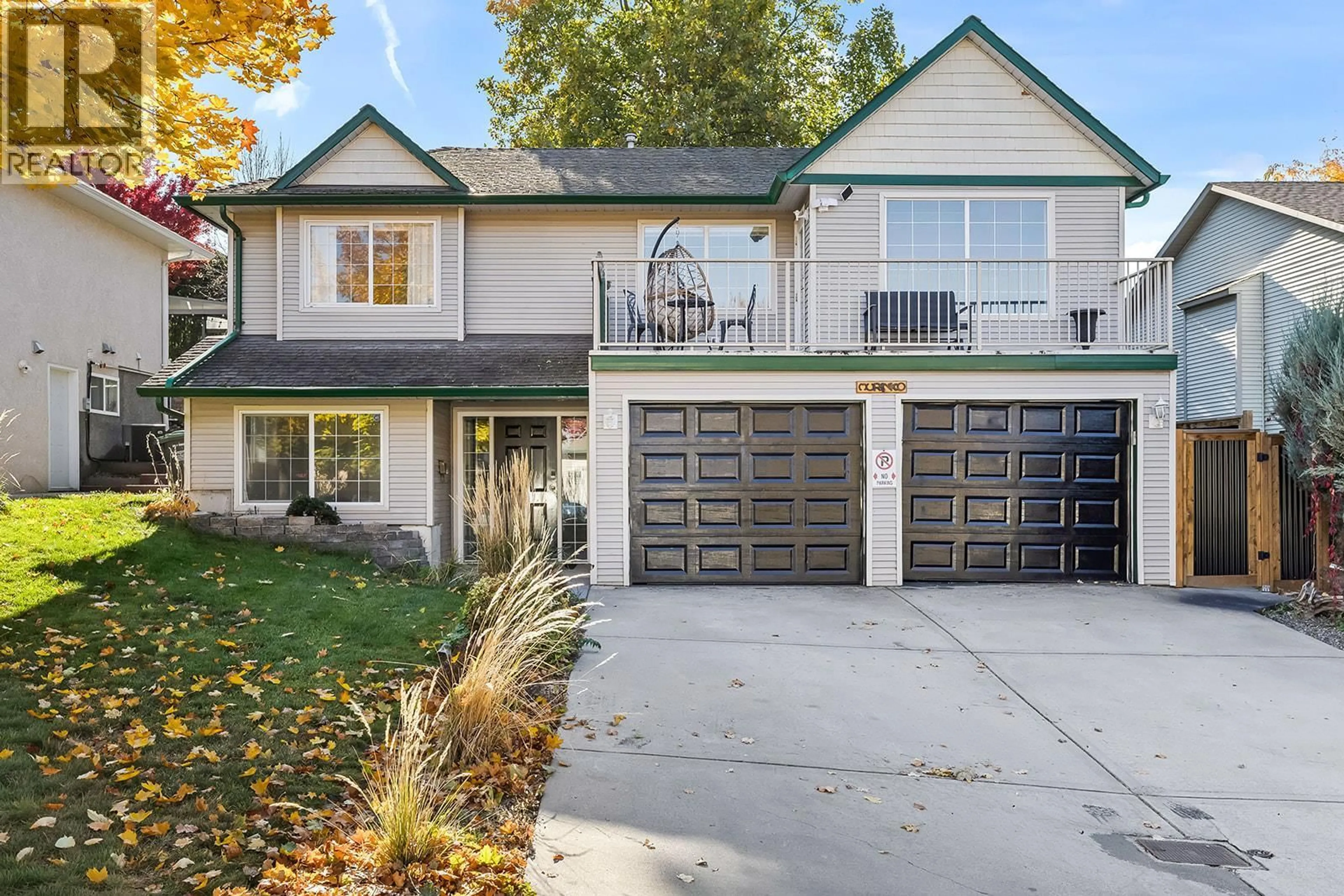 Home with vinyl exterior material, street for 533 HARROP AVENUE, Kelowna British Columbia V1X6W6
