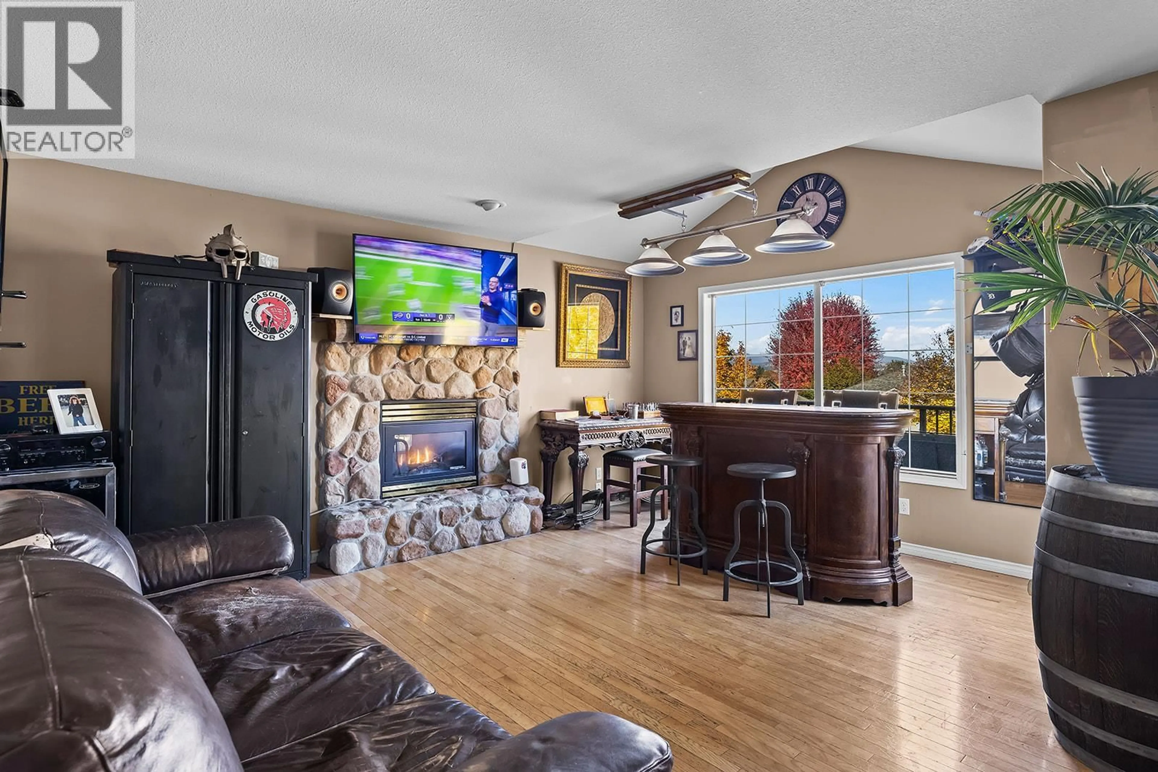 Home theater for 533 HARROP AVENUE, Kelowna British Columbia V1X6W6