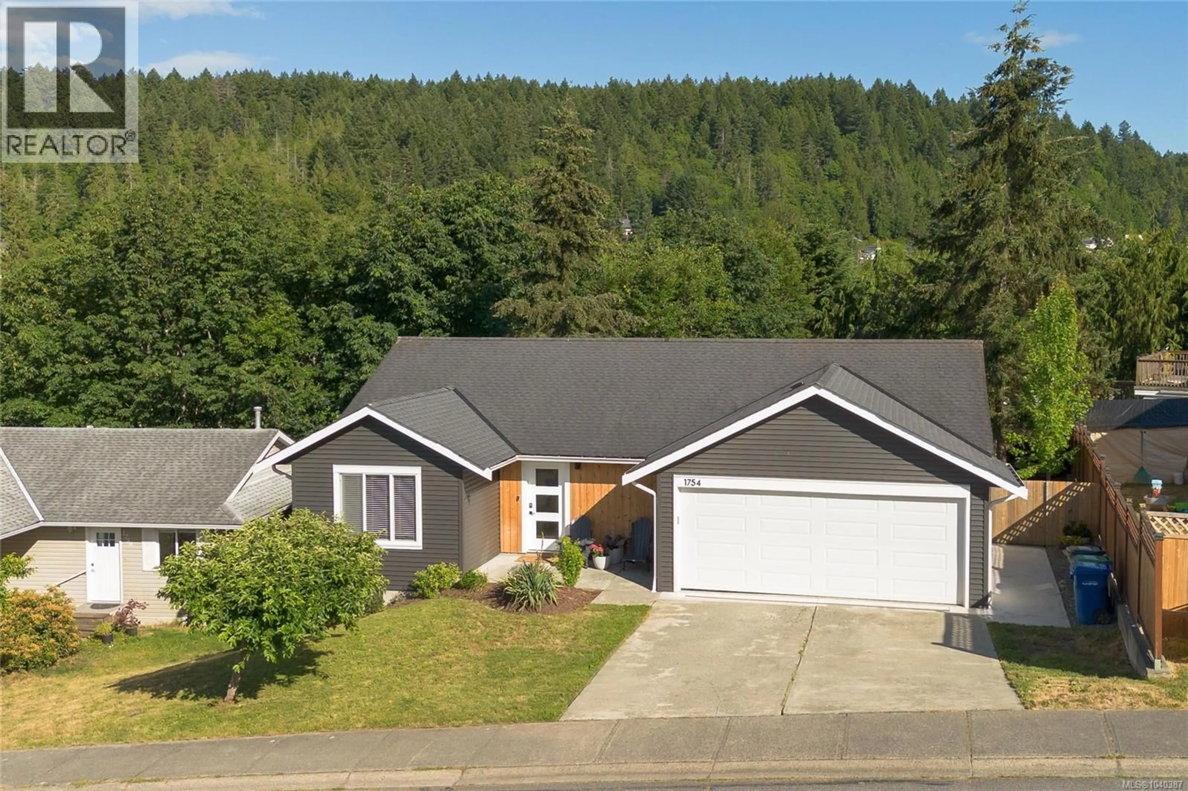 A pic from outside/outdoor area/front of a property/back of a property/a pic from drone, street for 1754 IDAHO PLACE, Nanaimo British Columbia V9X1C6
