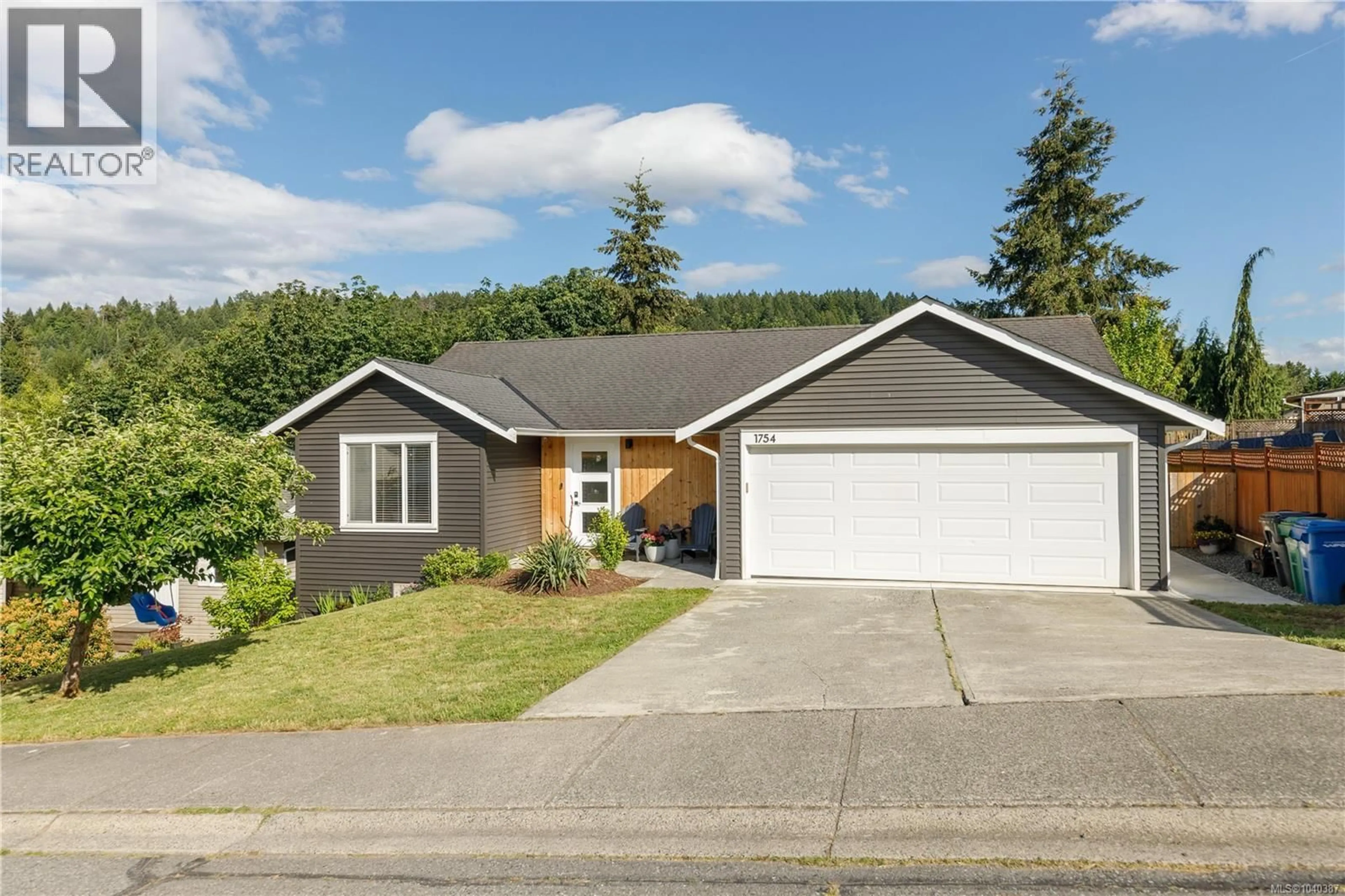 Home with vinyl exterior material, street for 1754 IDAHO PLACE, Nanaimo British Columbia V9X1C6