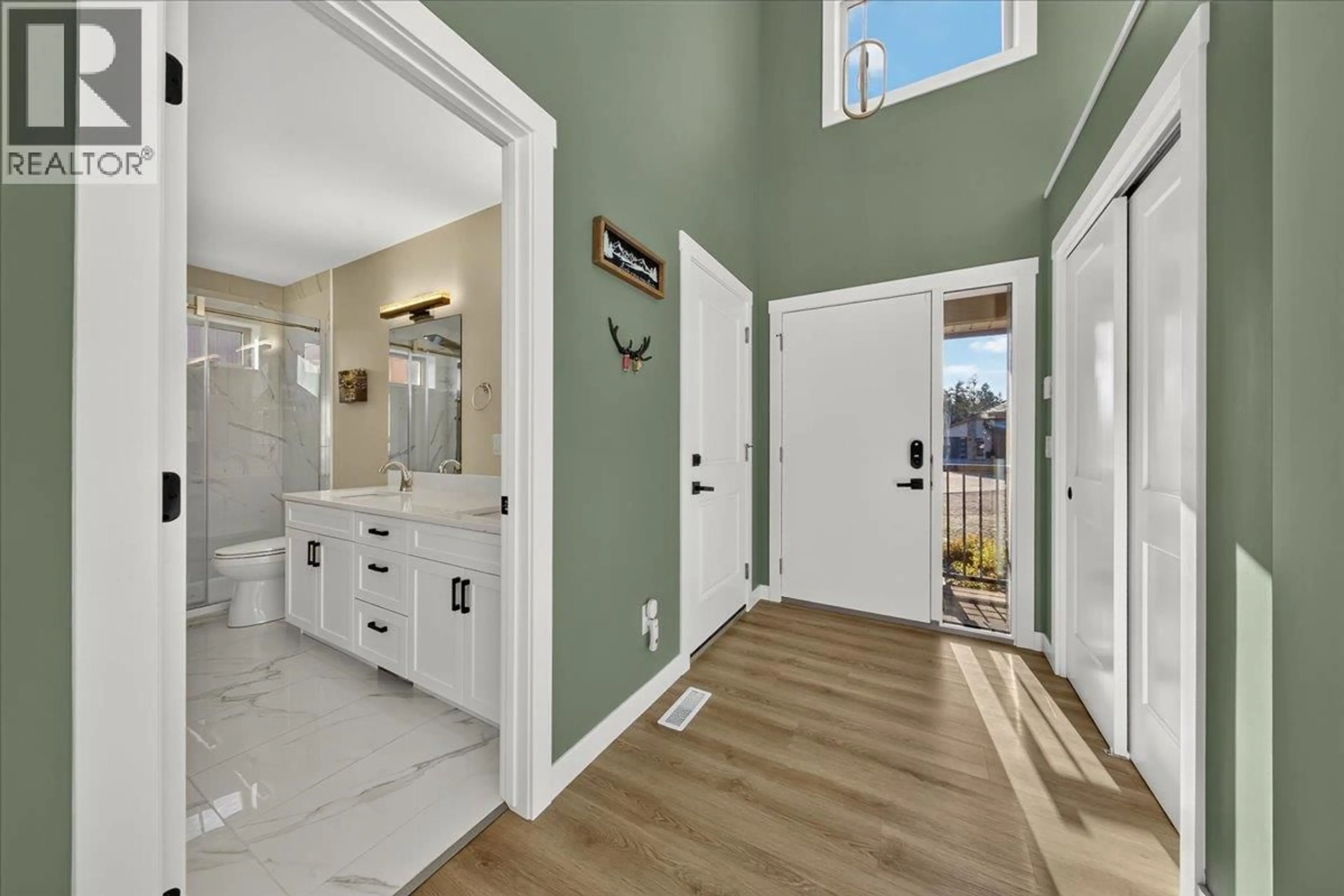 Indoor entryway for 13 - 4926 TIMBER RIDGE ROAD, Windermere British Columbia V0A1K3