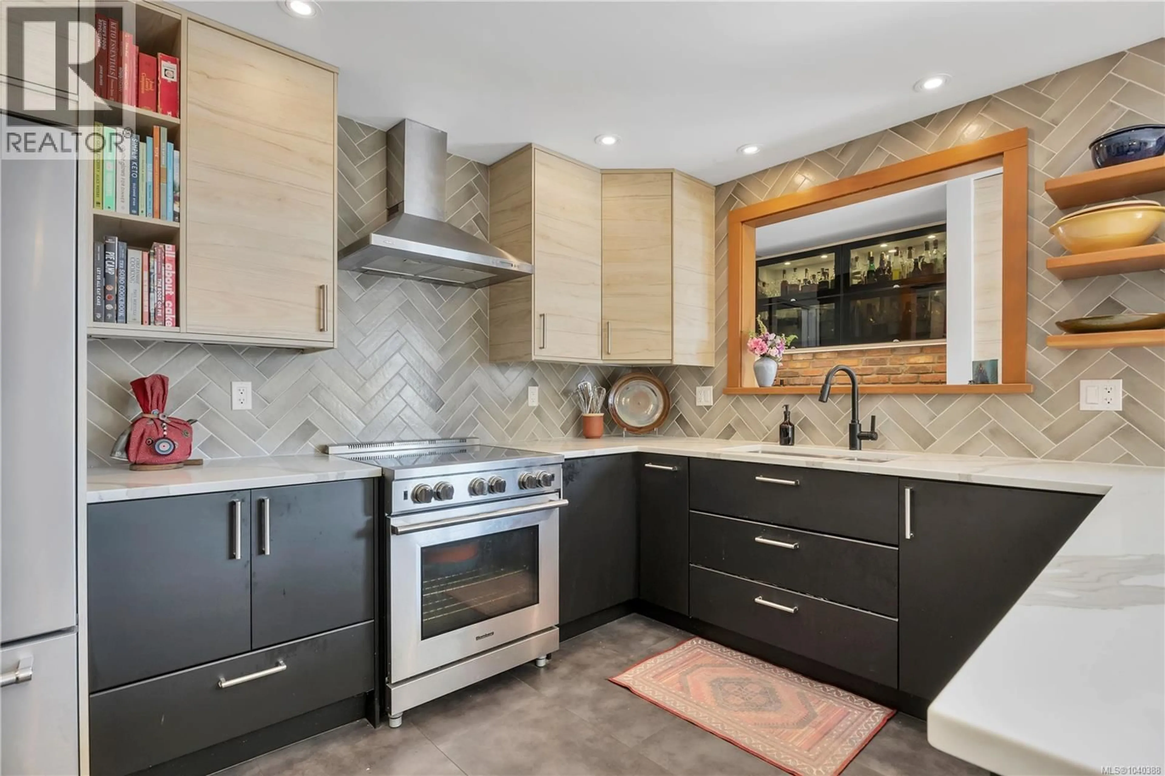Contemporary kitchen, ceramic/tile floor for 1116 2ND AVENUE, Ladysmith British Columbia V9G1A6