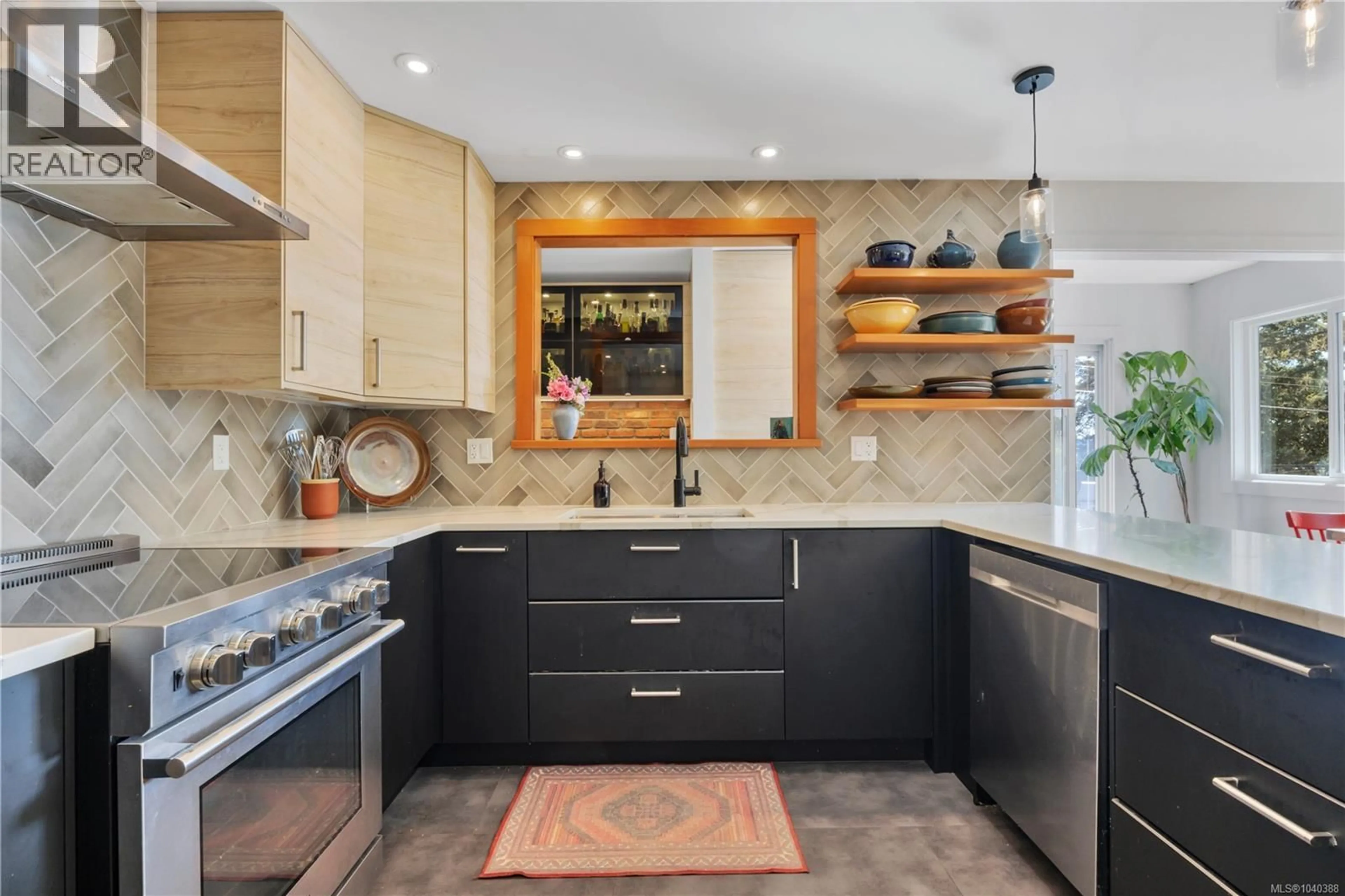 Contemporary kitchen, ceramic/tile floor for 1116 2ND AVENUE, Ladysmith British Columbia V9G1A6