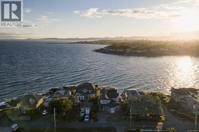 2114 MARNE STREET, Oak Bay 2