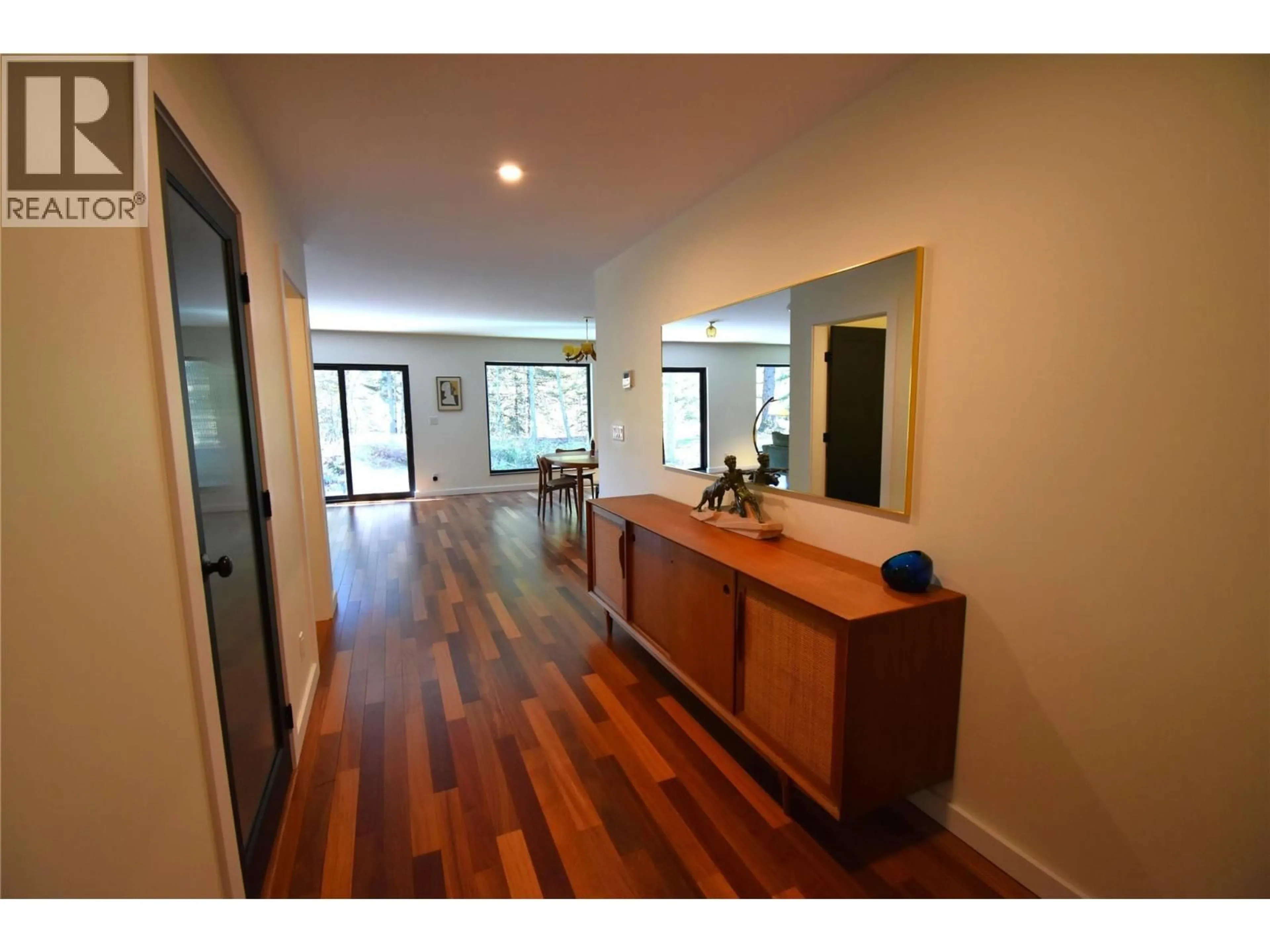 Indoor foyer for 1025 KELLY DRIVE, Shoreacres British Columbia V1N4P5