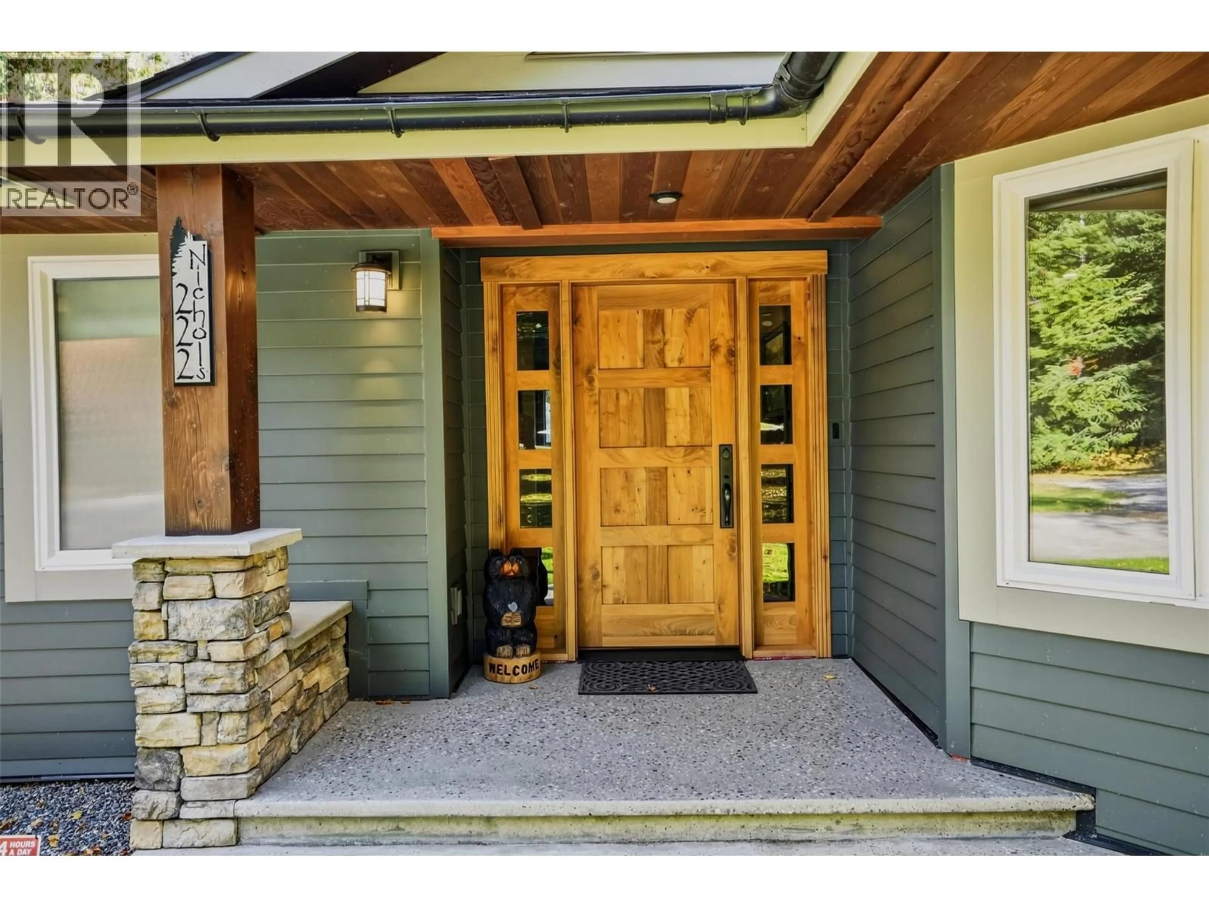 Indoor entryway for 222 NICHOLS DRIVE, Kaslo British Columbia V0G1M0