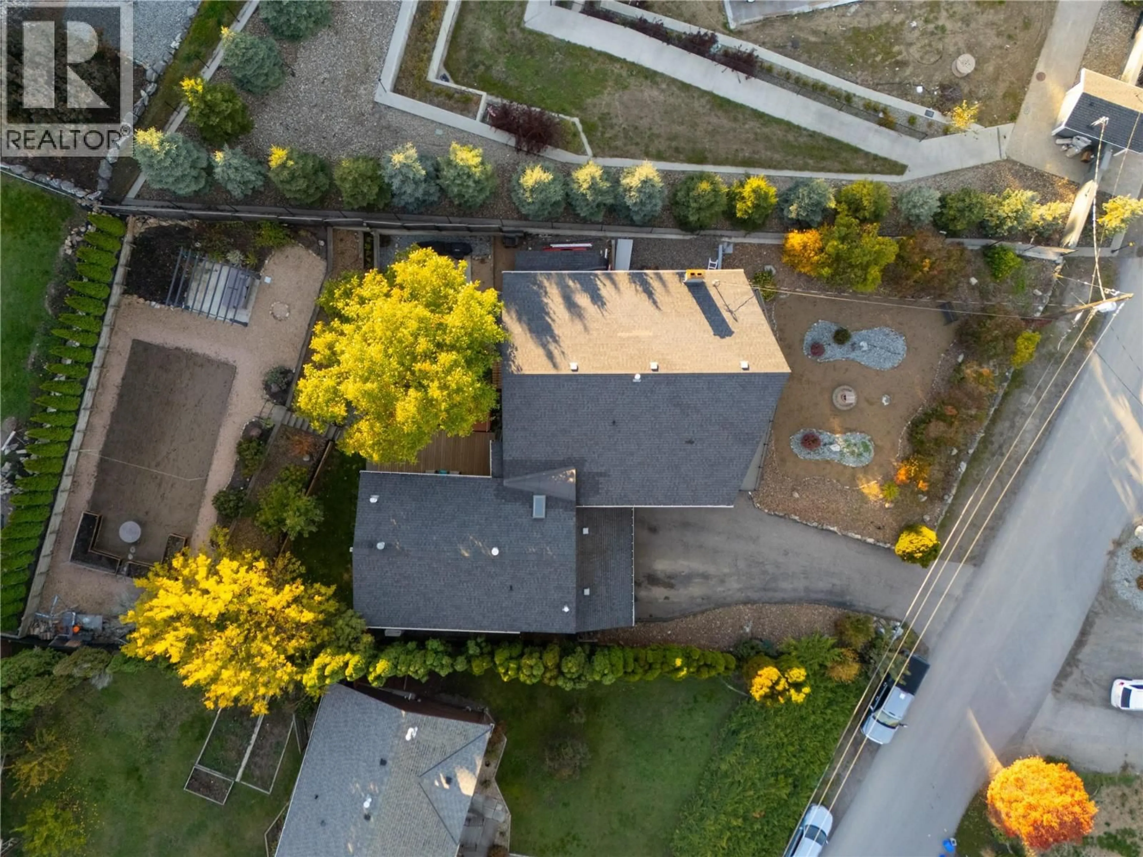 A pic from outside/outdoor area/front of a property/back of a property/a pic from drone, street for 152 LINDSAY ROAD, Vernon British Columbia V1B2H7