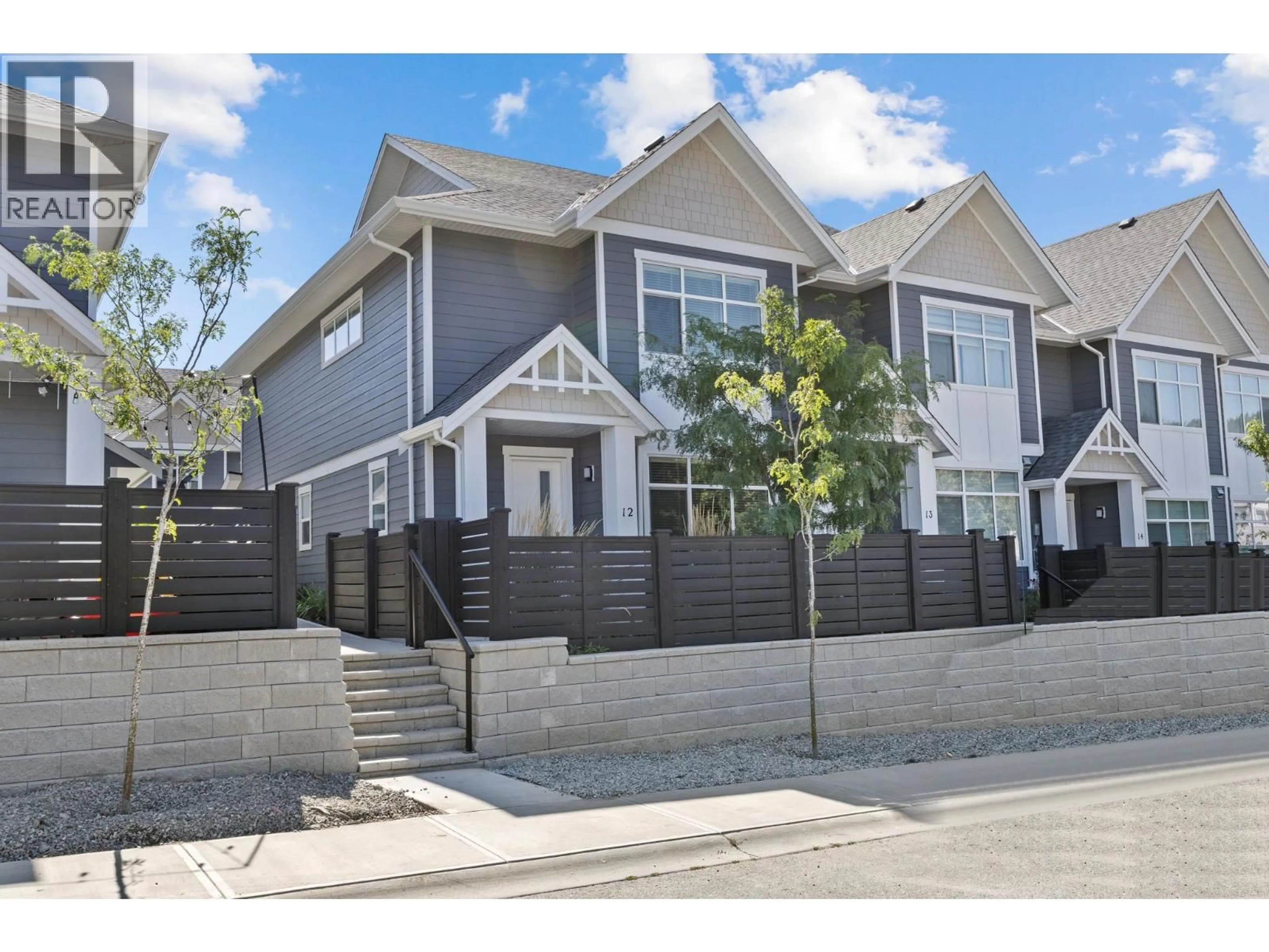Home with vinyl exterior material, street for 12 - 115 WYNDHAM CRESCENT, Kelowna British Columbia V1V1Z2