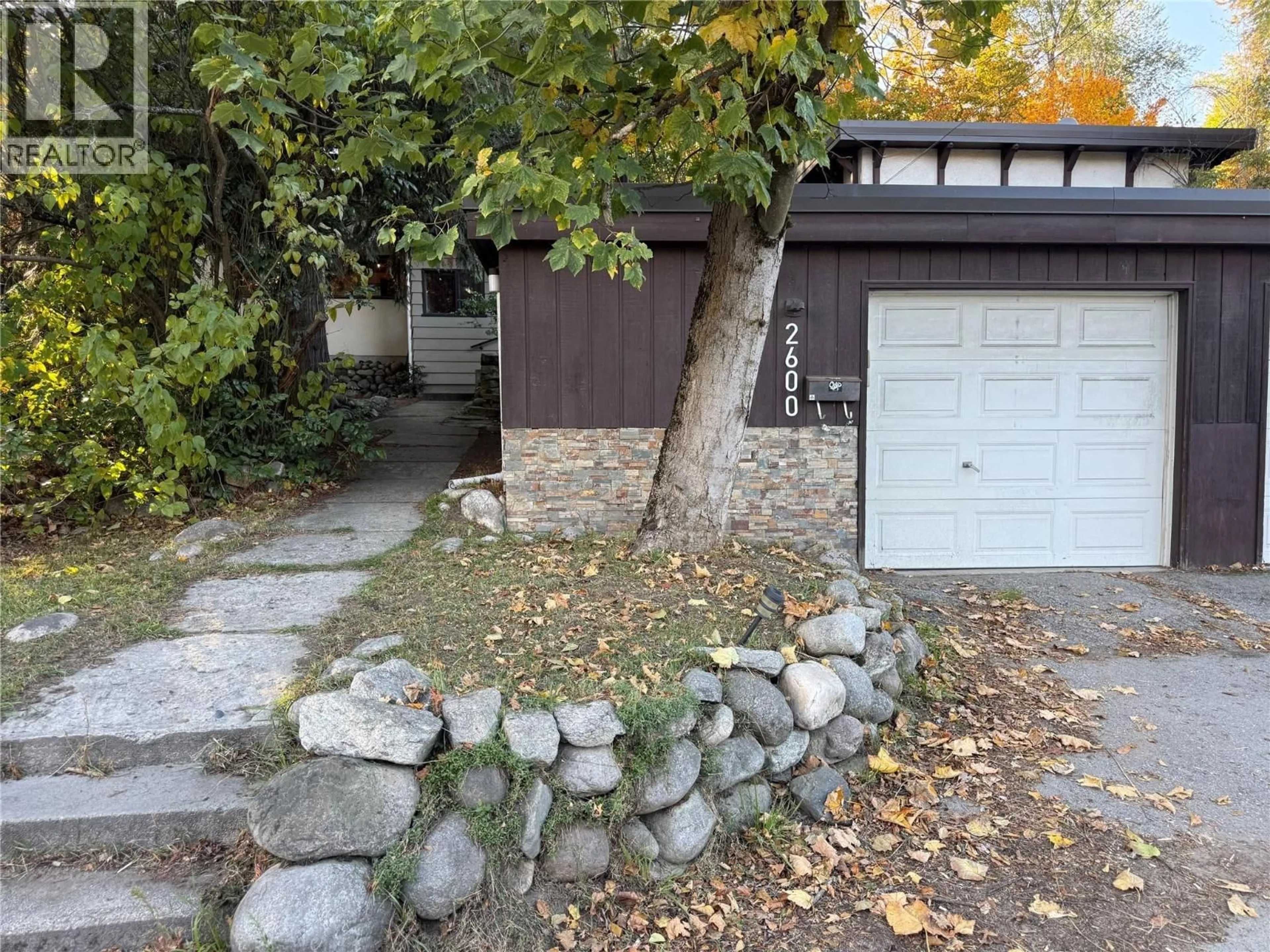 A pic from outside/outdoor area/front of a property/back of a property/a pic from drone, street for 2600 COLUMBIA AVENUE, Castlegar British Columbia V1N2X6
