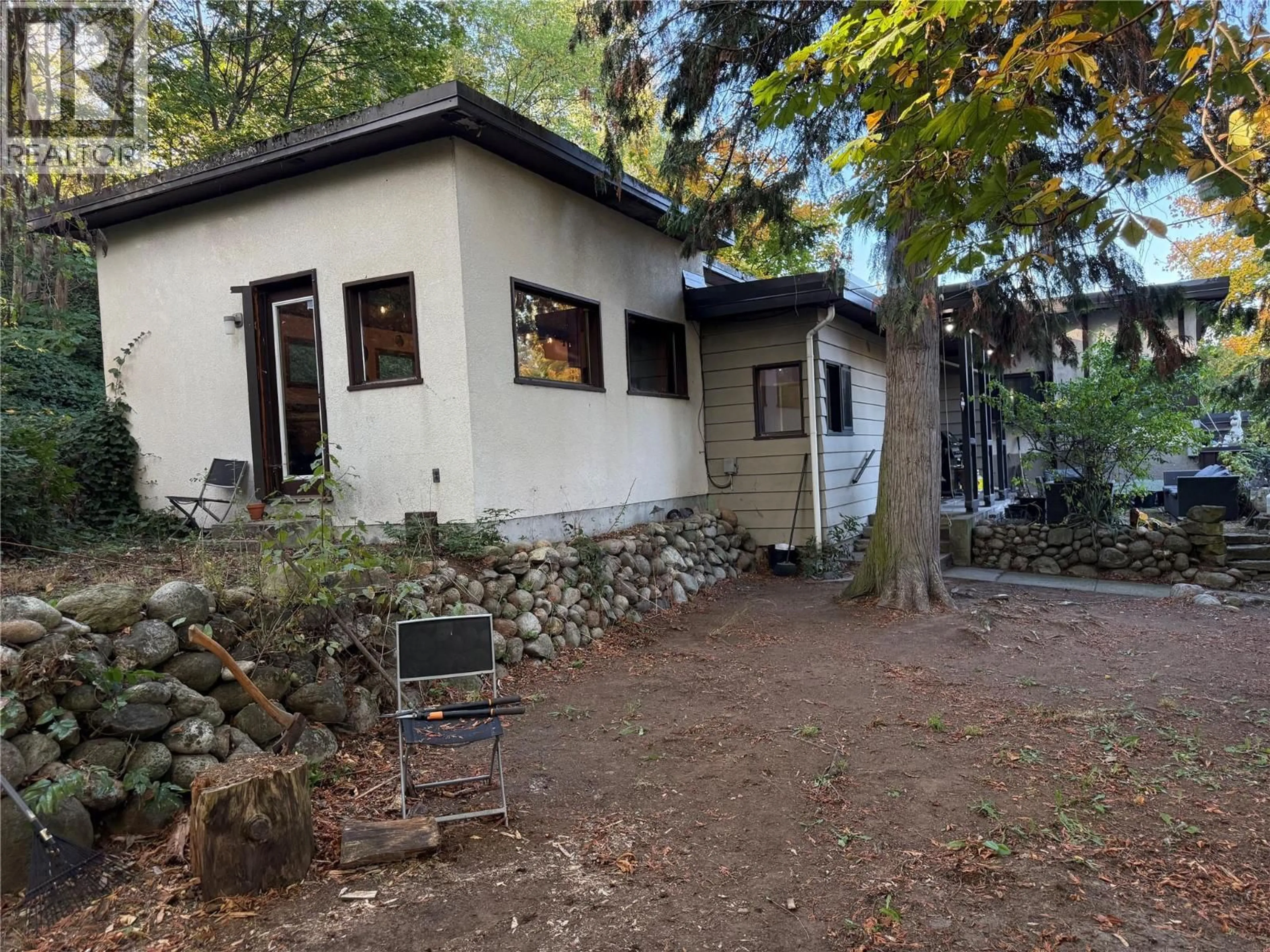 A pic from outside/outdoor area/front of a property/back of a property/a pic from drone, unknown for 2600 COLUMBIA AVENUE, Castlegar British Columbia V1N2X6