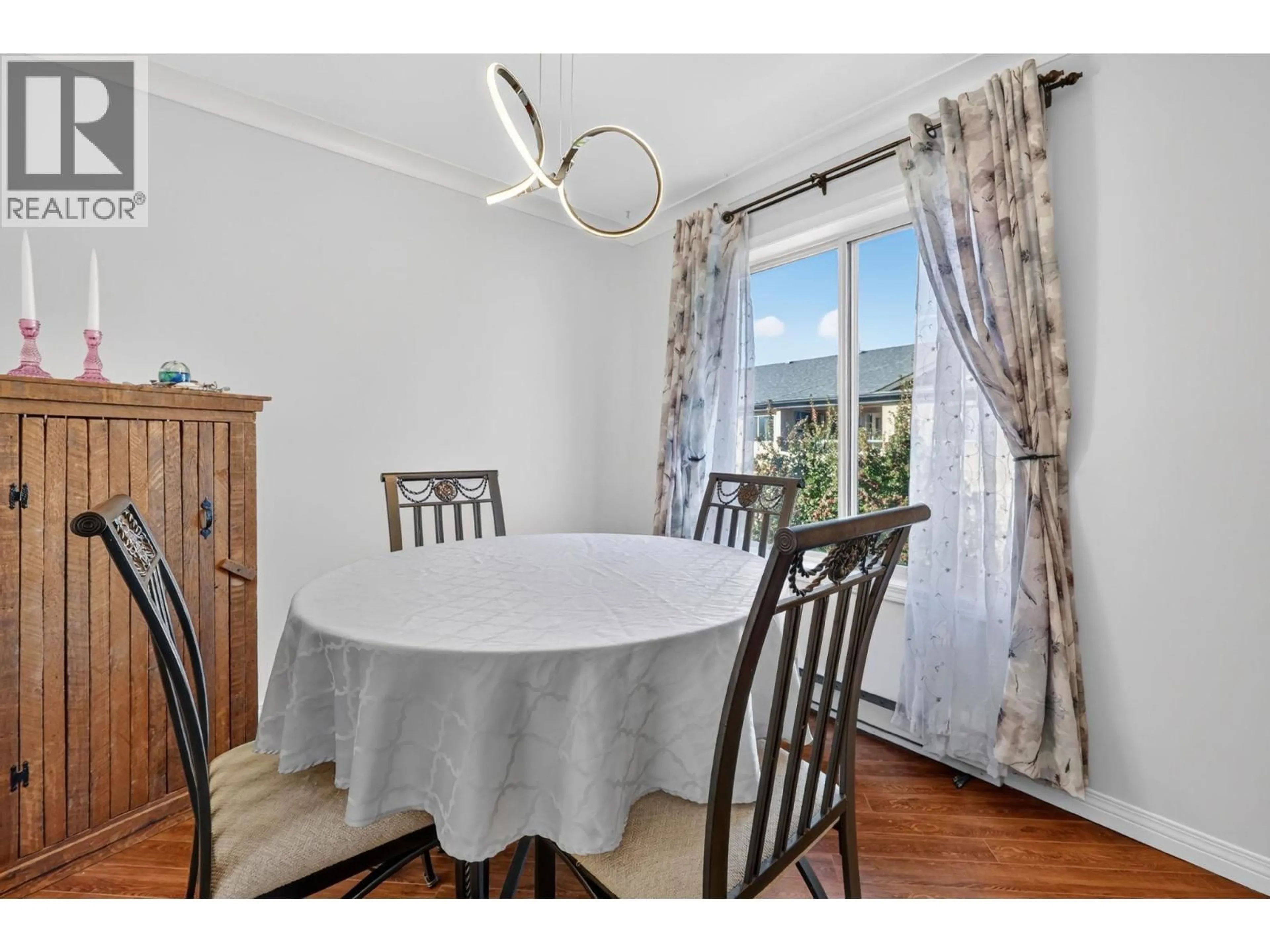 Dining room, wood/laminate floor for 306 - 669 HOUGHTON ROAD, Kelowna British Columbia V1X7L3