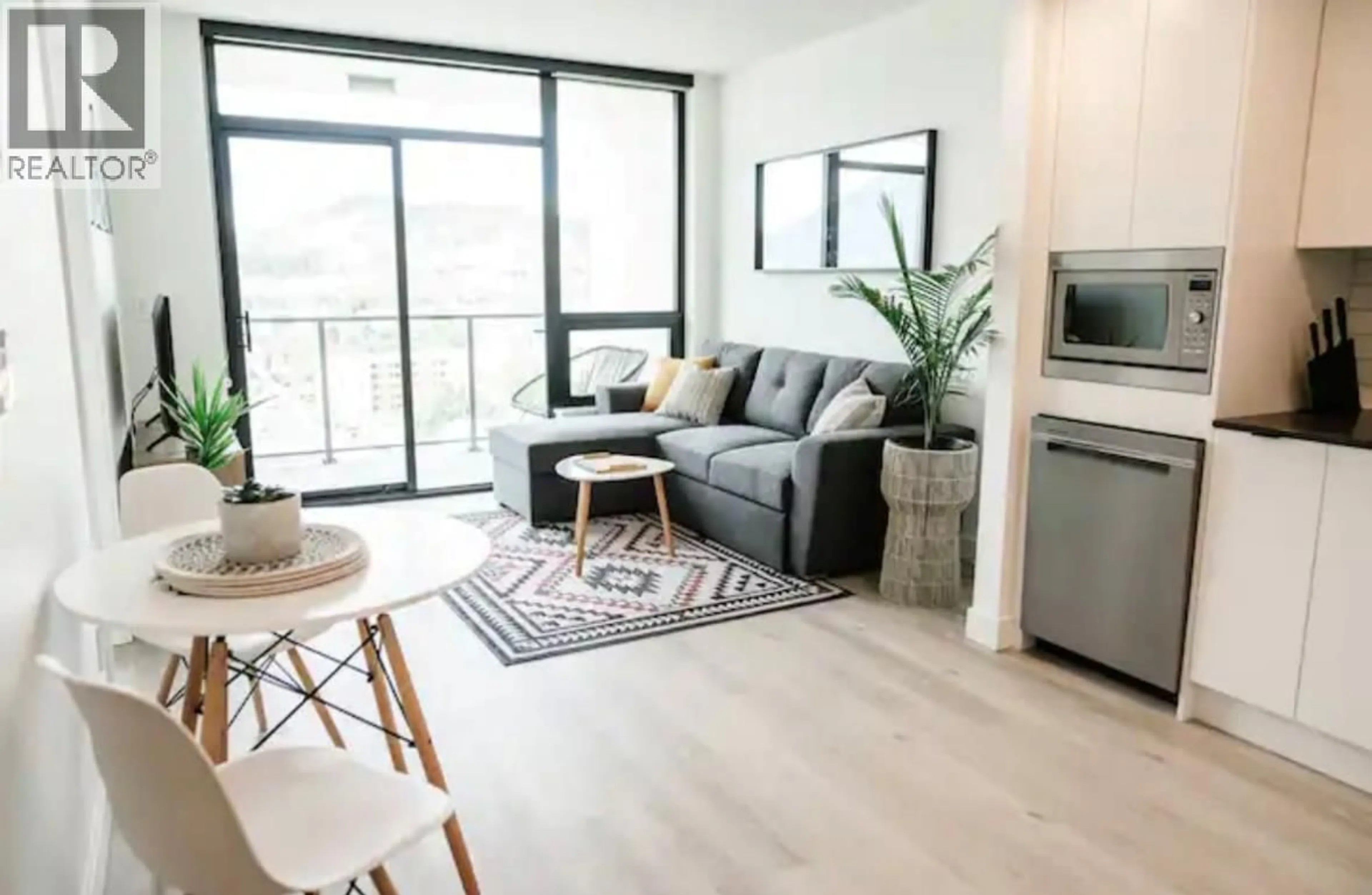 Living room with furniture, unknown for 1409 - 1471 ST PAUL STREET, Kelowna British Columbia V1Y2E4