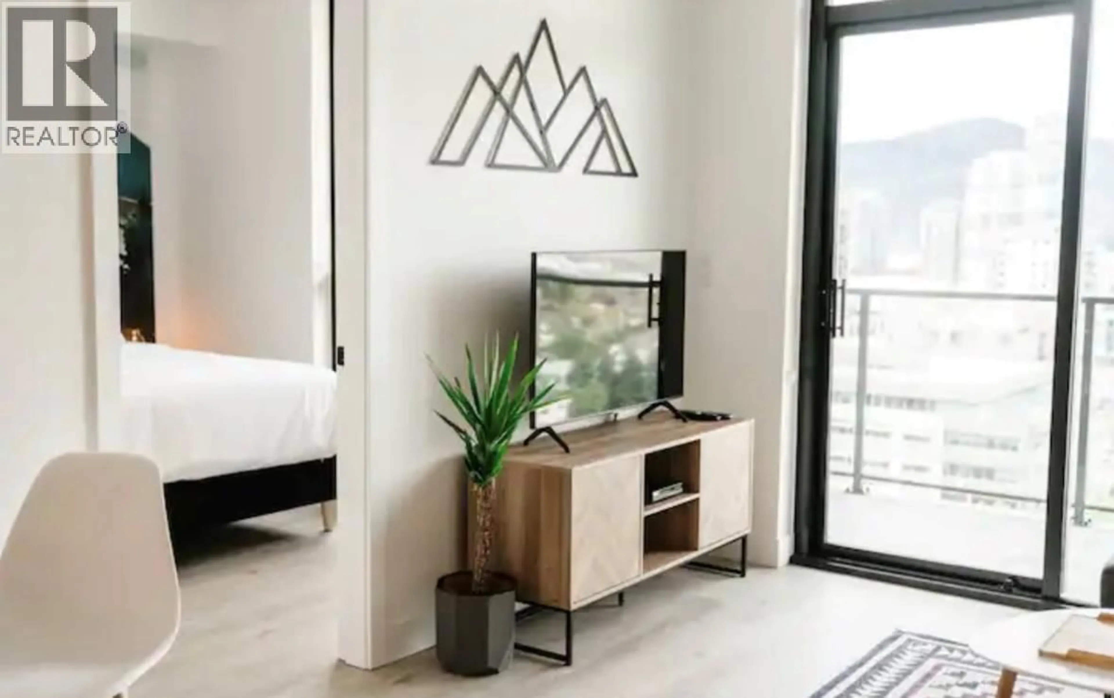 Indoor entryway for 1409 - 1471 ST PAUL STREET, Kelowna British Columbia V1Y2E4