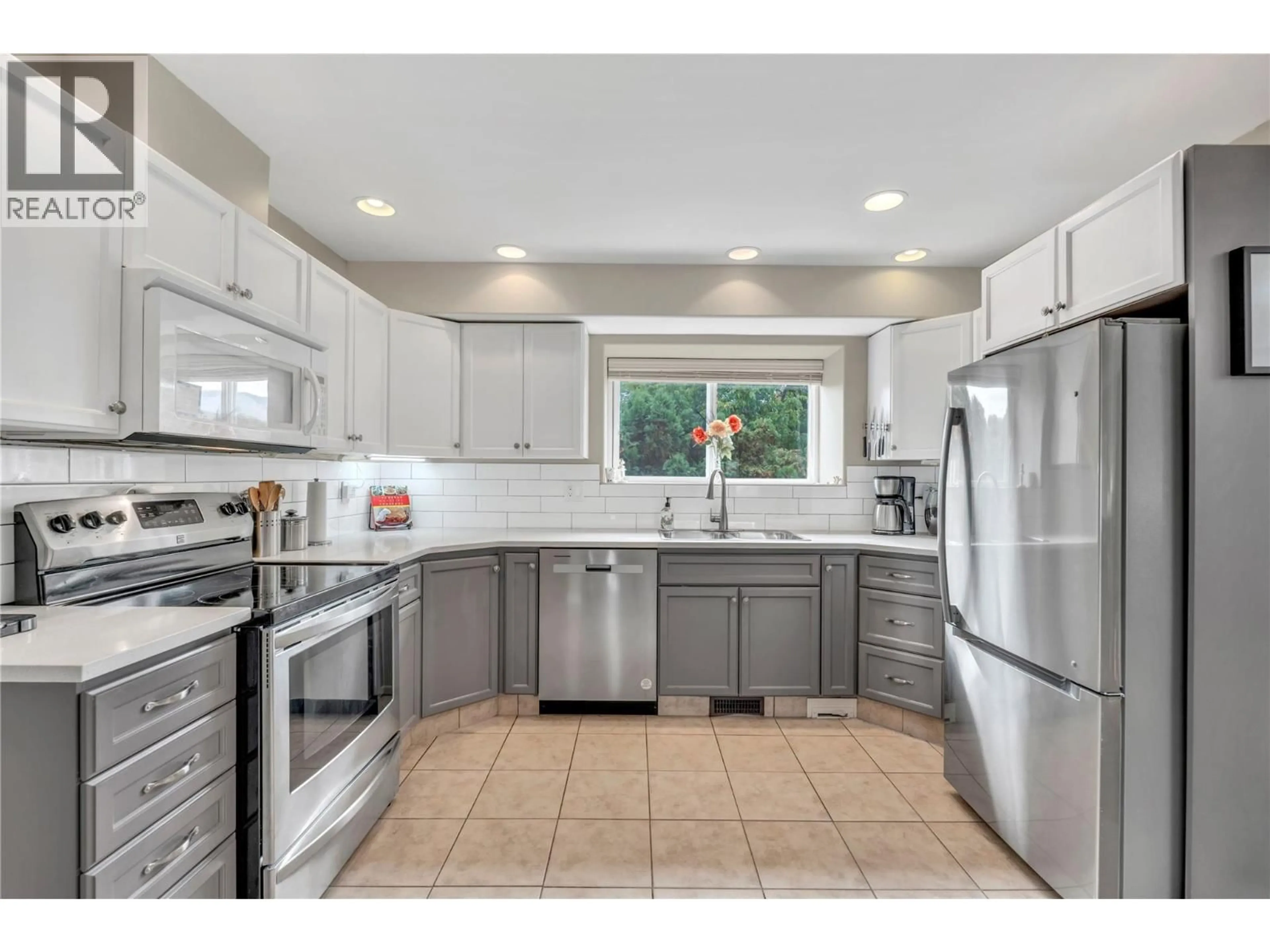 Open concept kitchen, ceramic/tile floor for 103 - 849 WINNIPEG STREET, Penticton British Columbia V2N5N4